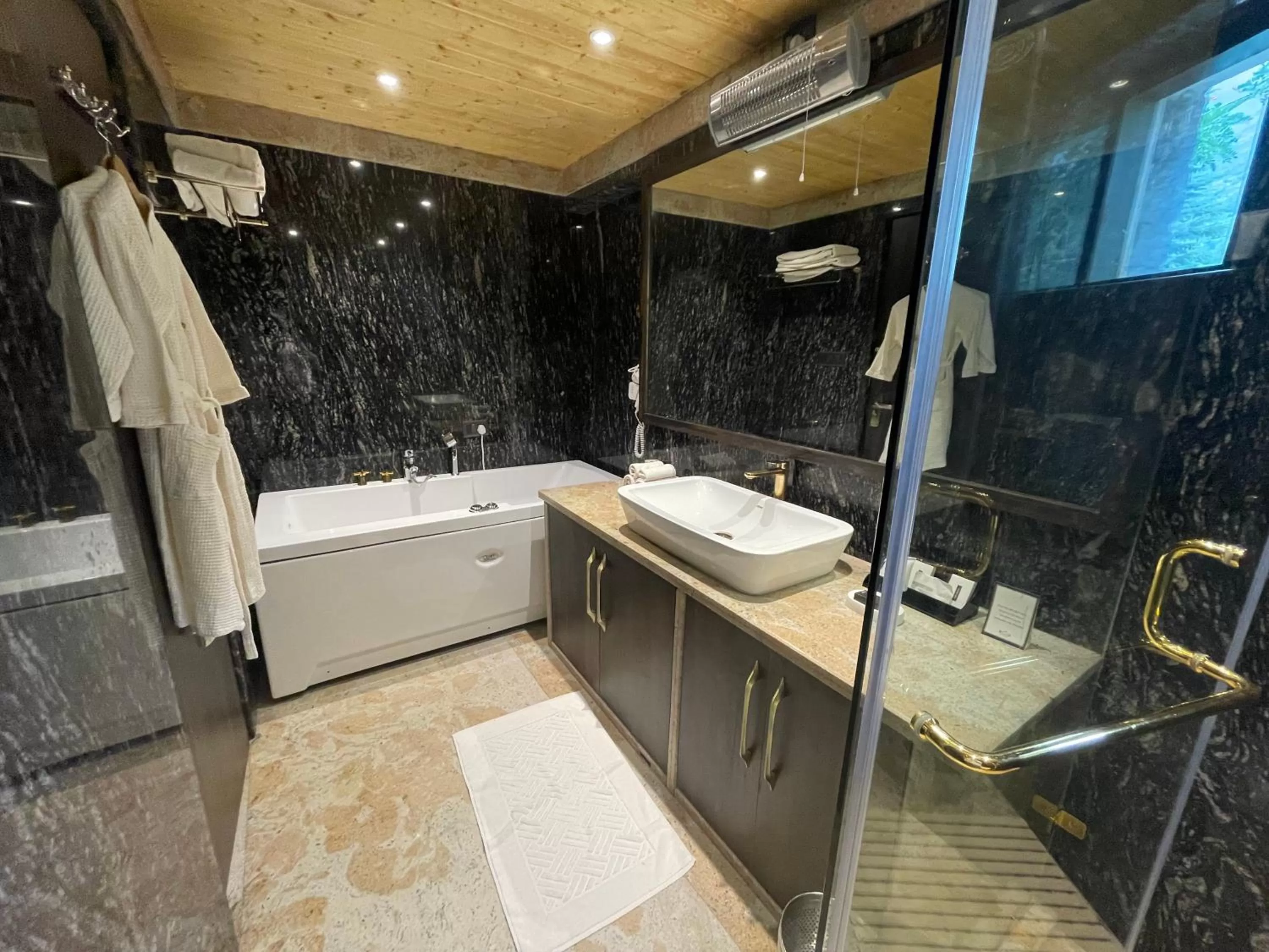 Bathroom in Span Resort and Spa, Manali