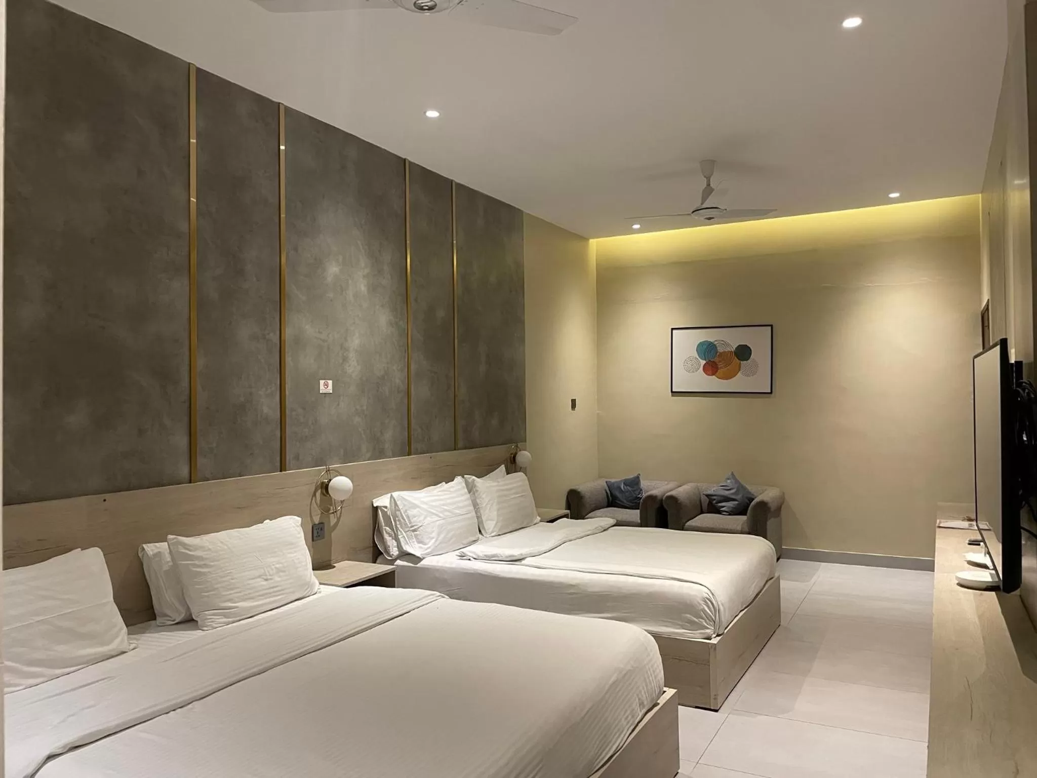 Photo of the whole room, Bed in Hamsun Shahrah-e-Faisal