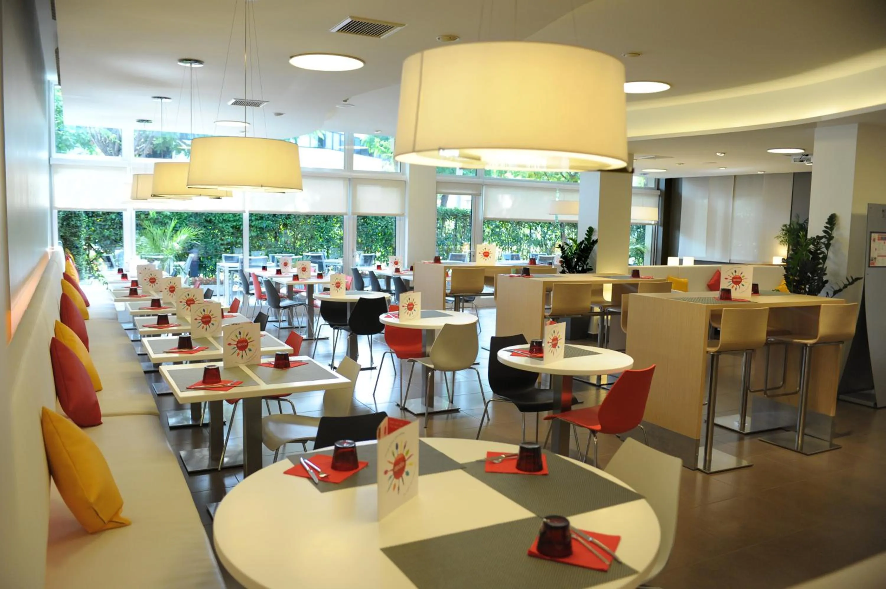 Restaurant/places to eat in Ibis Cornella