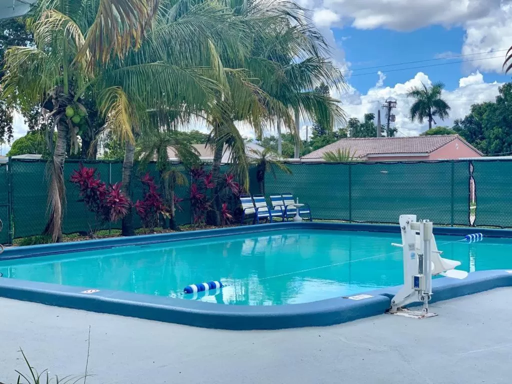 The Hollywood Gateway Inn