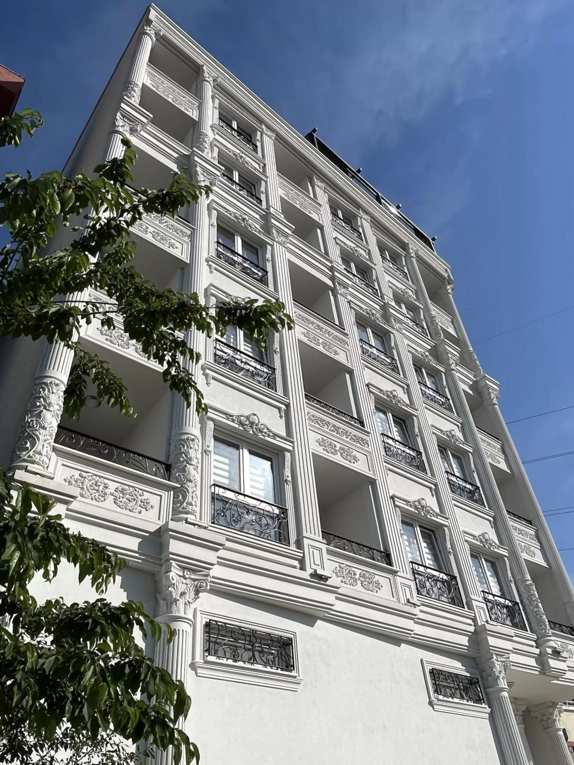 Property building in White House Apart