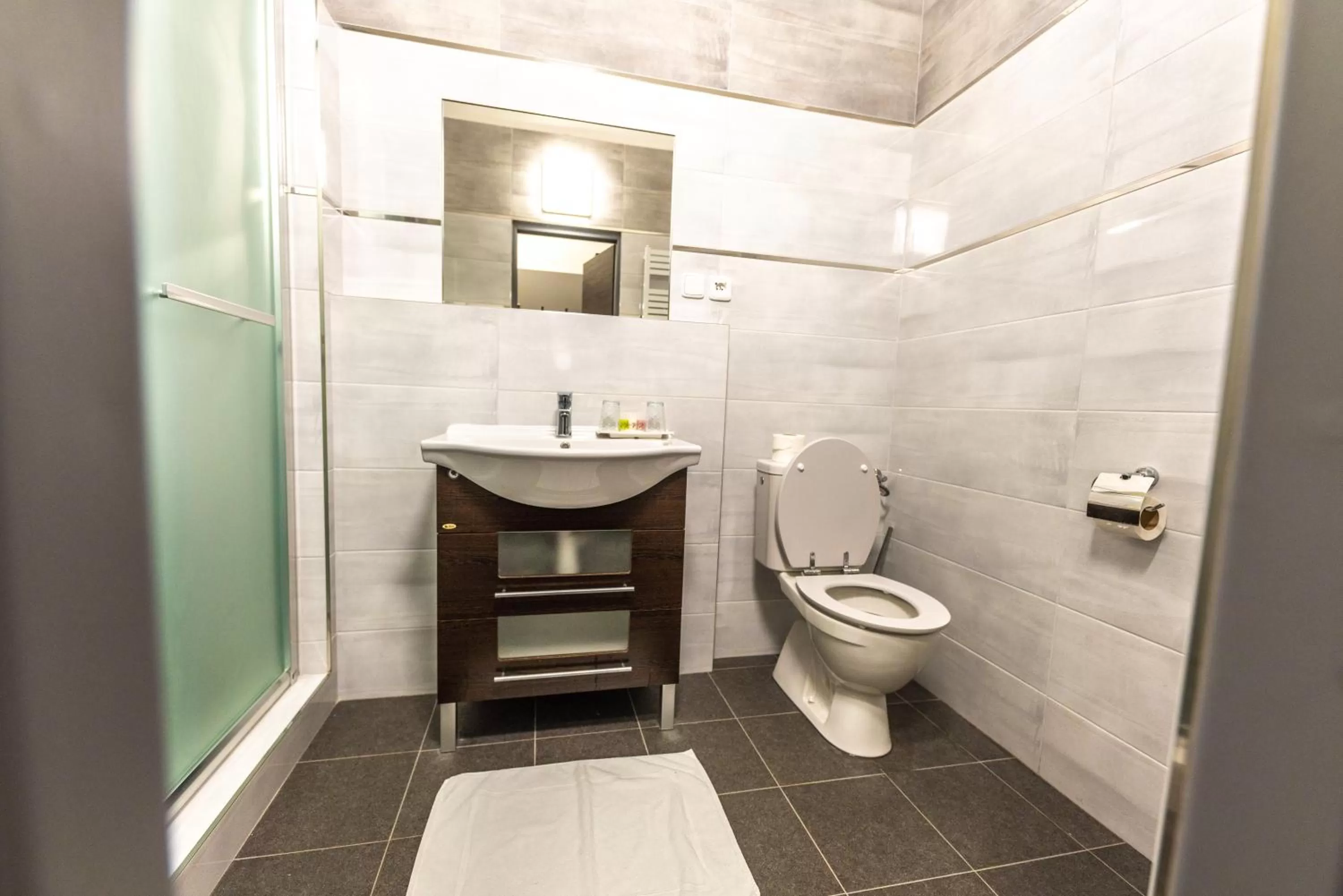 Shower, Bathroom in Hotel Třebovská restaurace