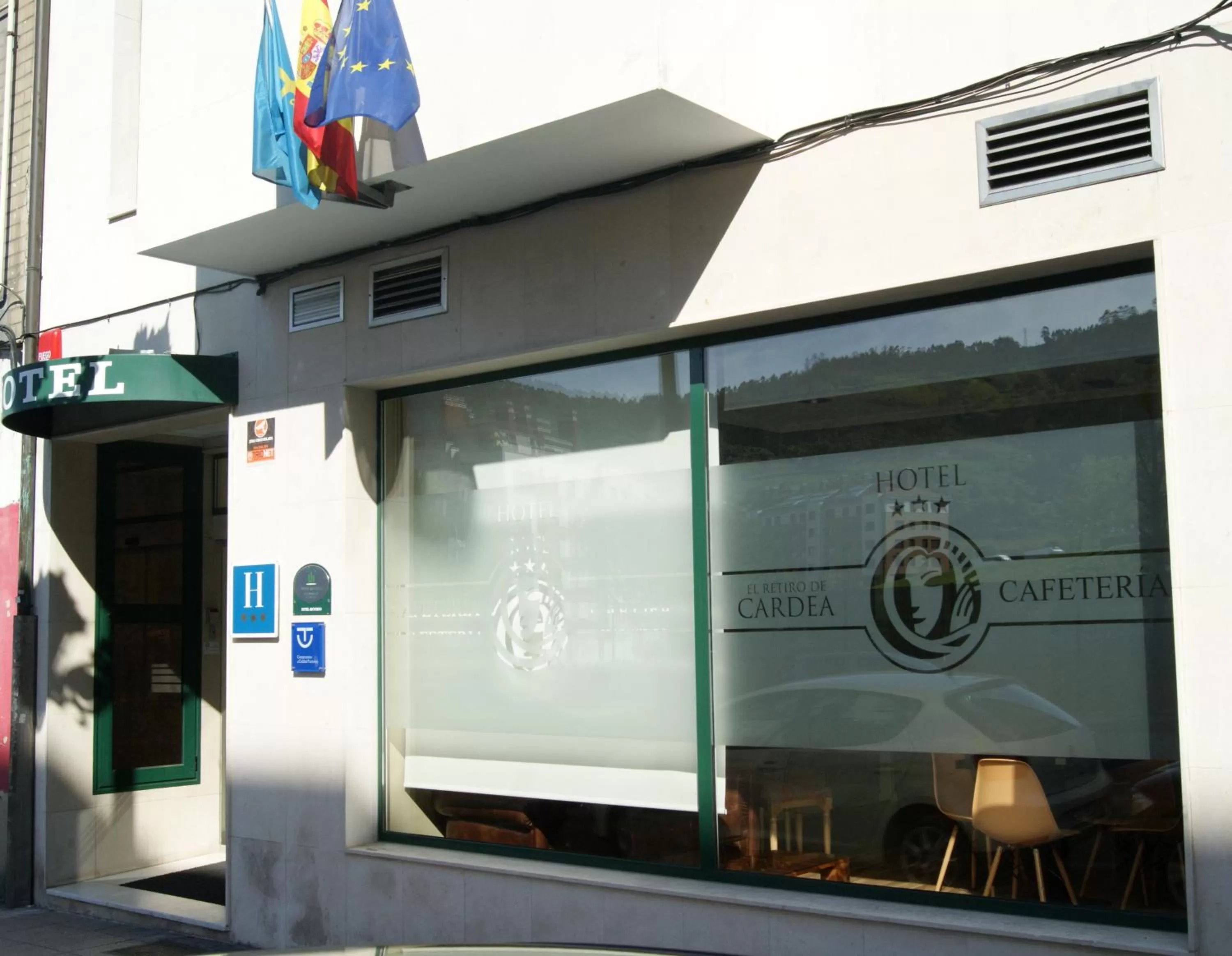 Facade/entrance in El Retiro de Cardea