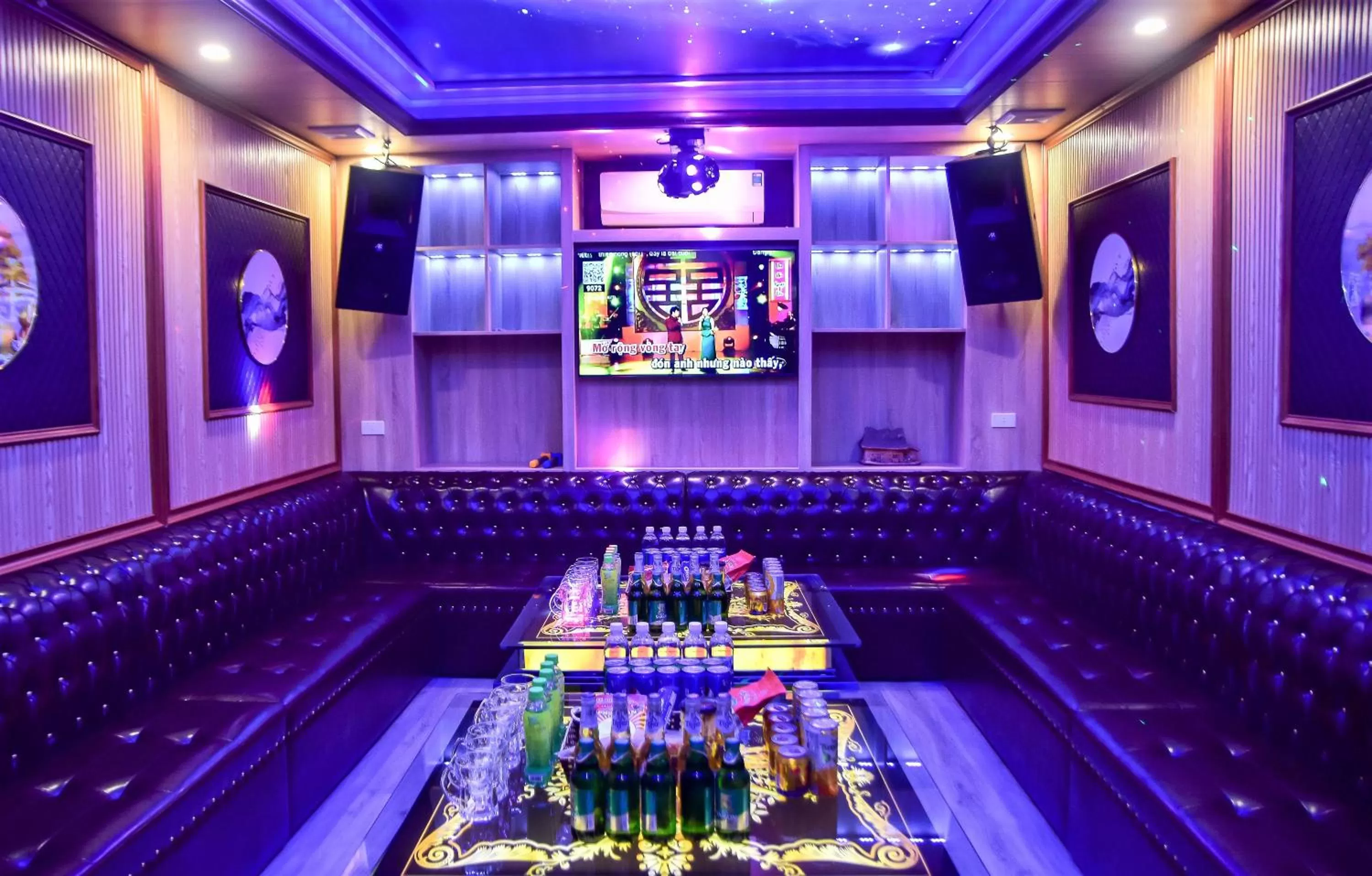 Karaoke in Cozynibi Hotel