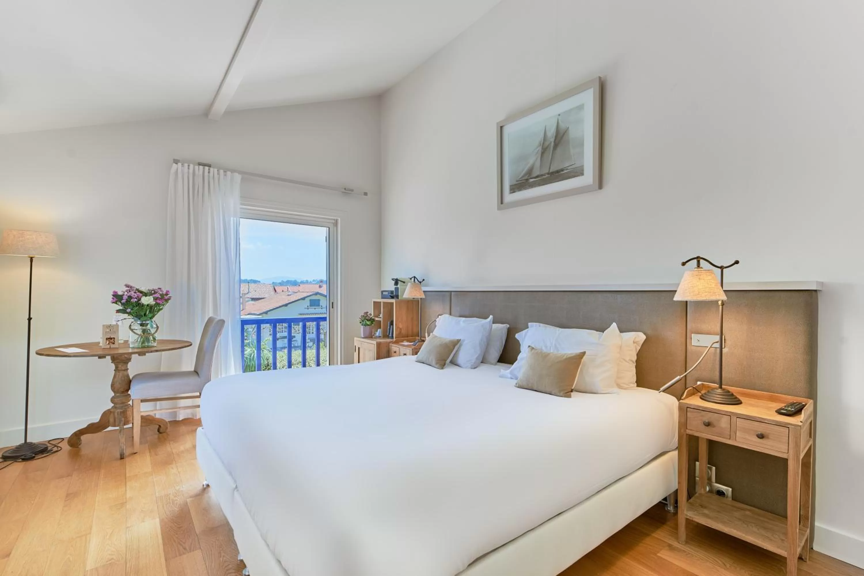 Bedroom, Bed in Villa L'Arche