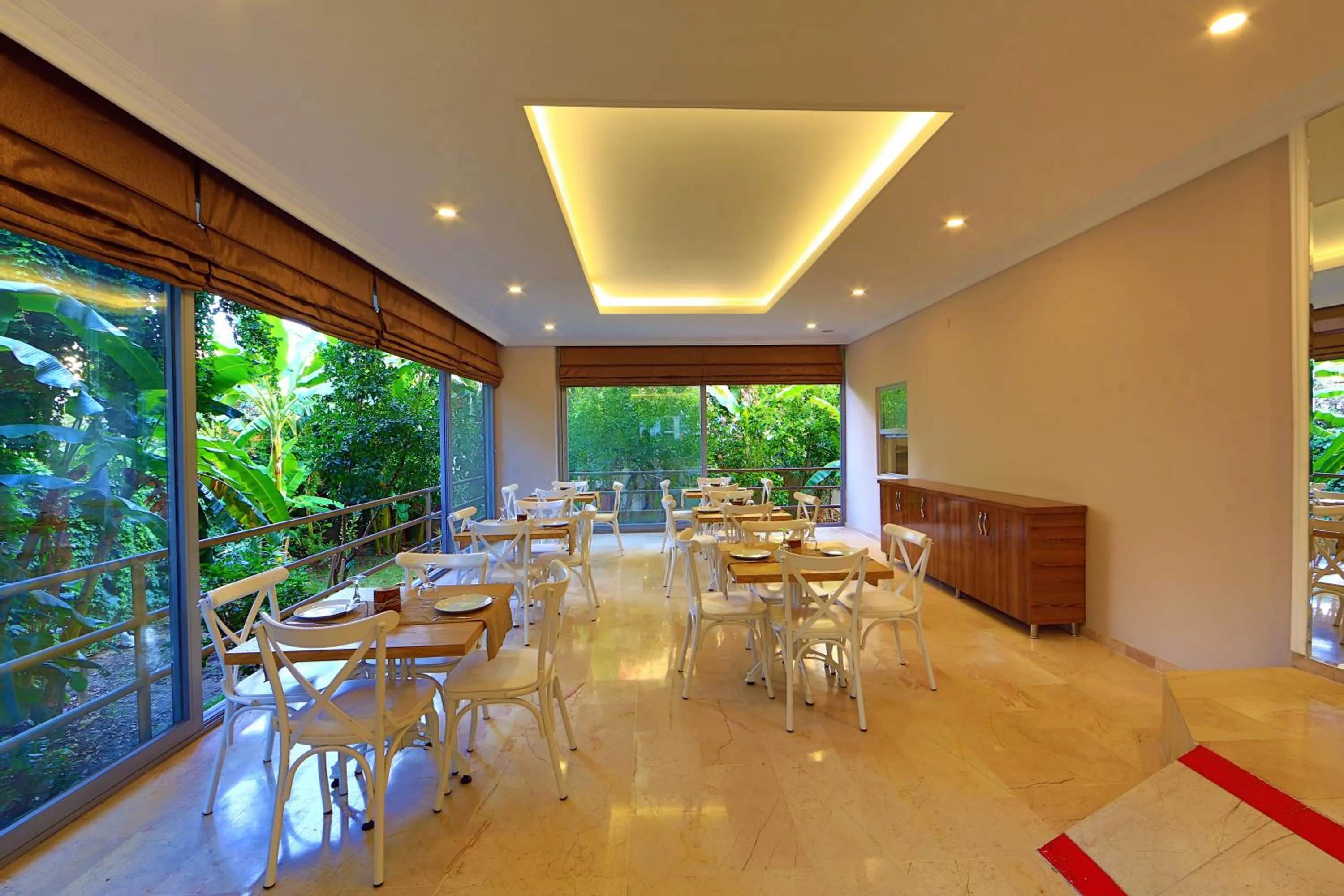 Restaurant/places to eat in Perle Apart Hotel