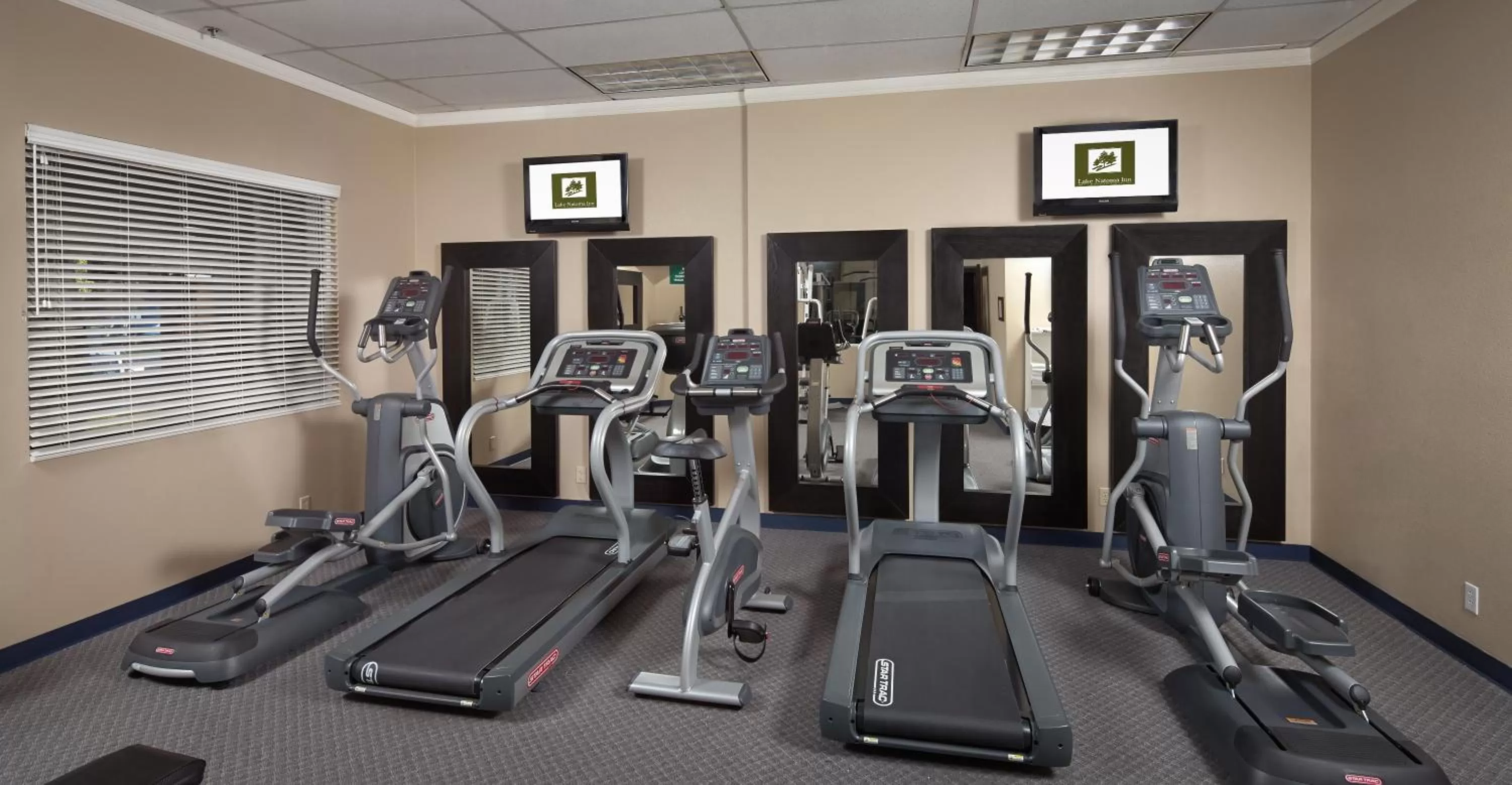 Fitness centre/facilities in Lake Natoma Inn