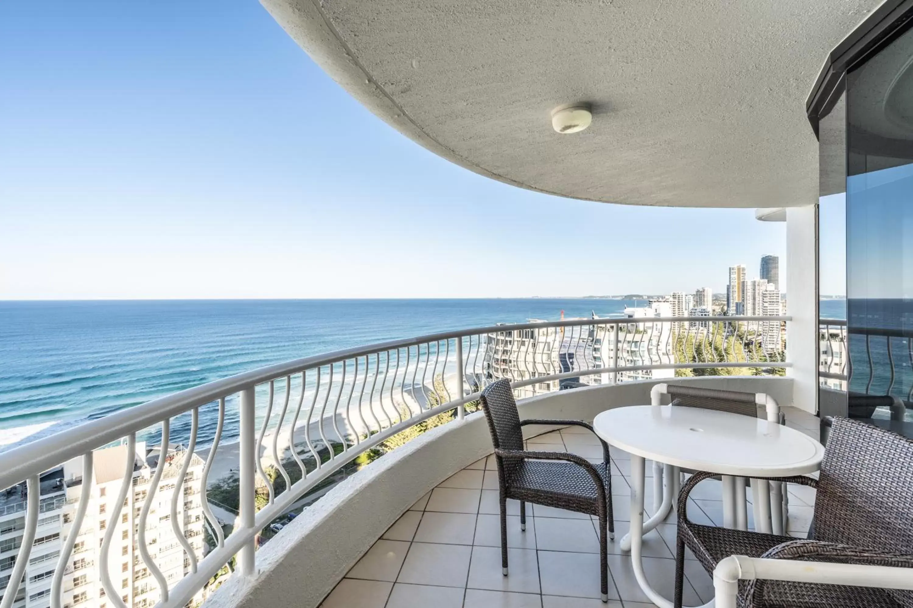 Superior Three-Bedroom Apartment in Biarritz Apartments Gold Coast Superior Three-Bedroom Apartment in Biarritz Apartments Gold Coast