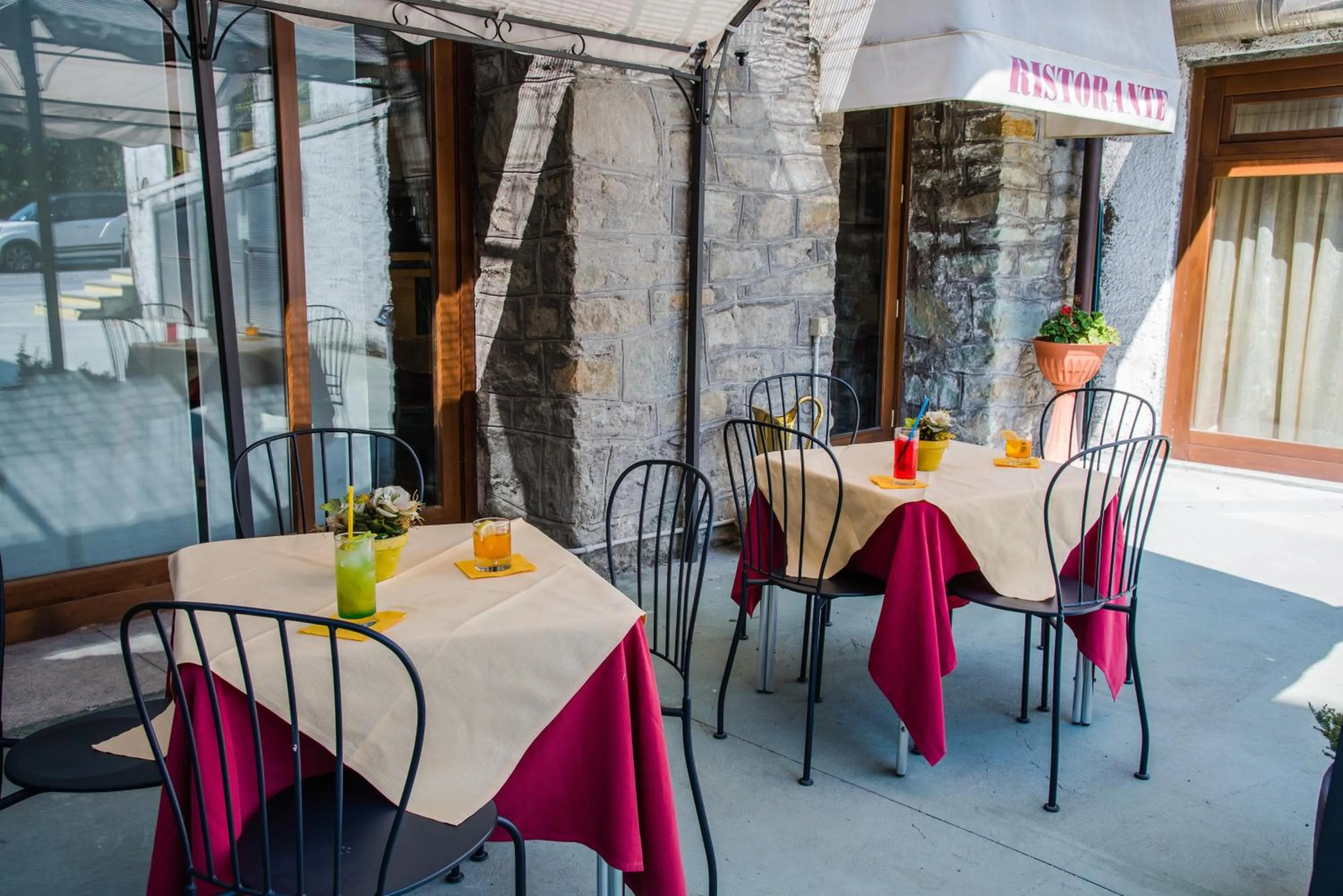 Restaurant/places to eat in Hotel Au Soleil