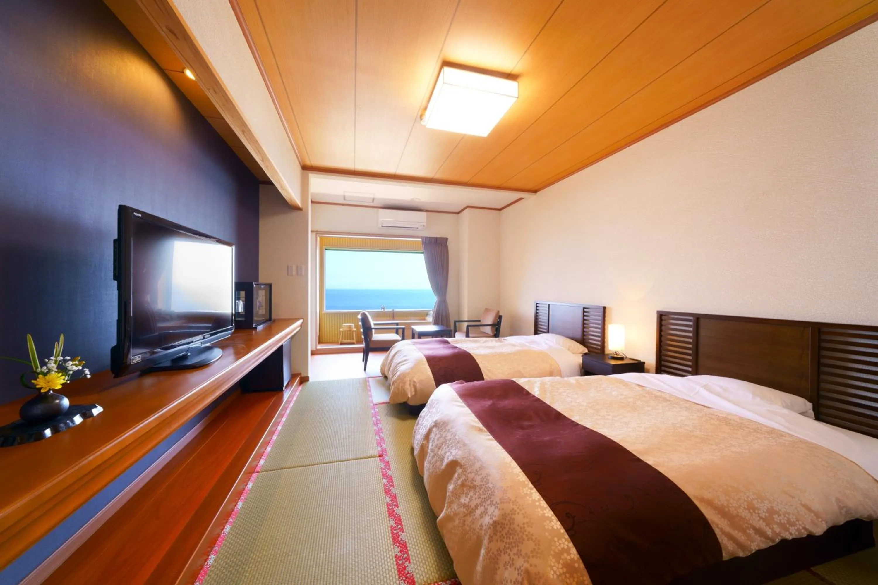 Twin Room with Tatami Area with Open Air Bath in Tenku Yubo Seikaiso