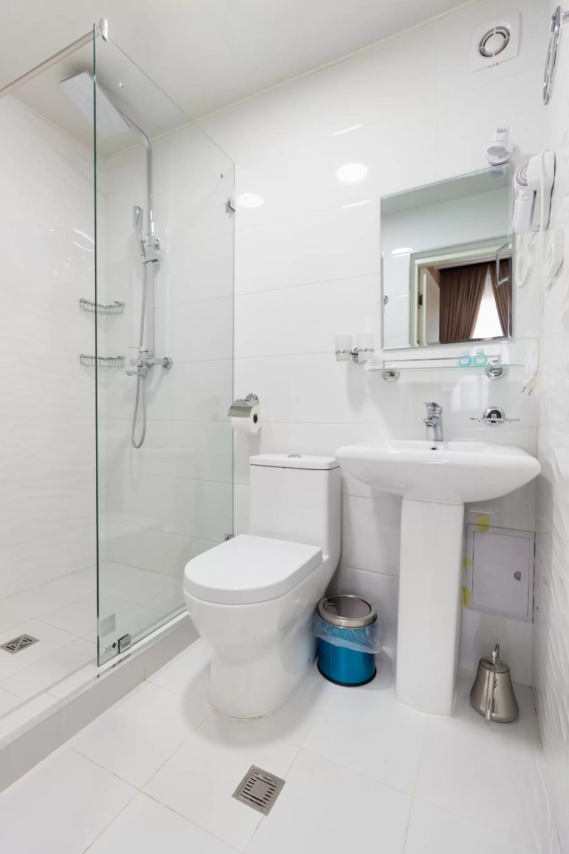 Bathroom in Musafir Hotel