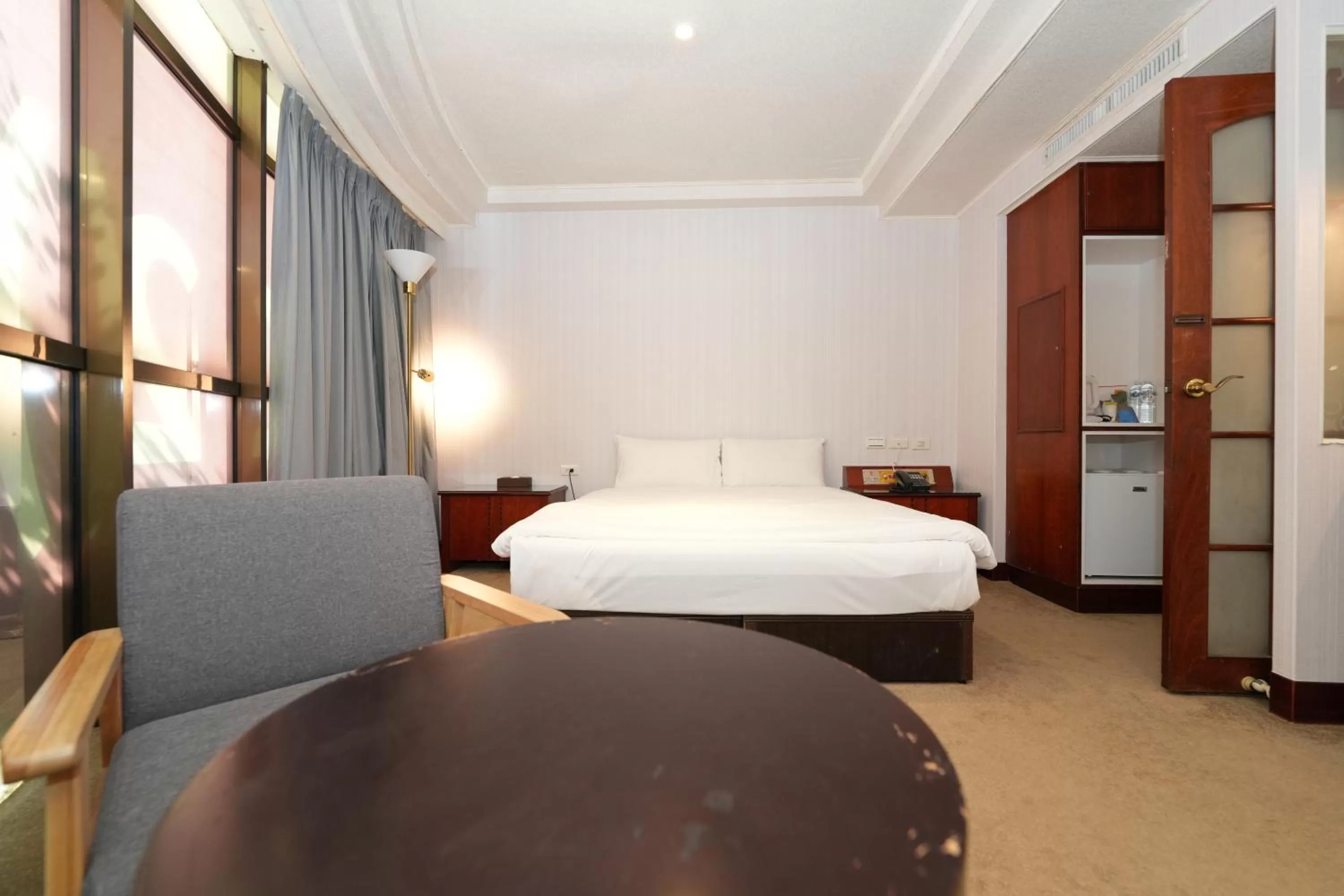 Photo of the whole room, Bed in Shanger Hotel