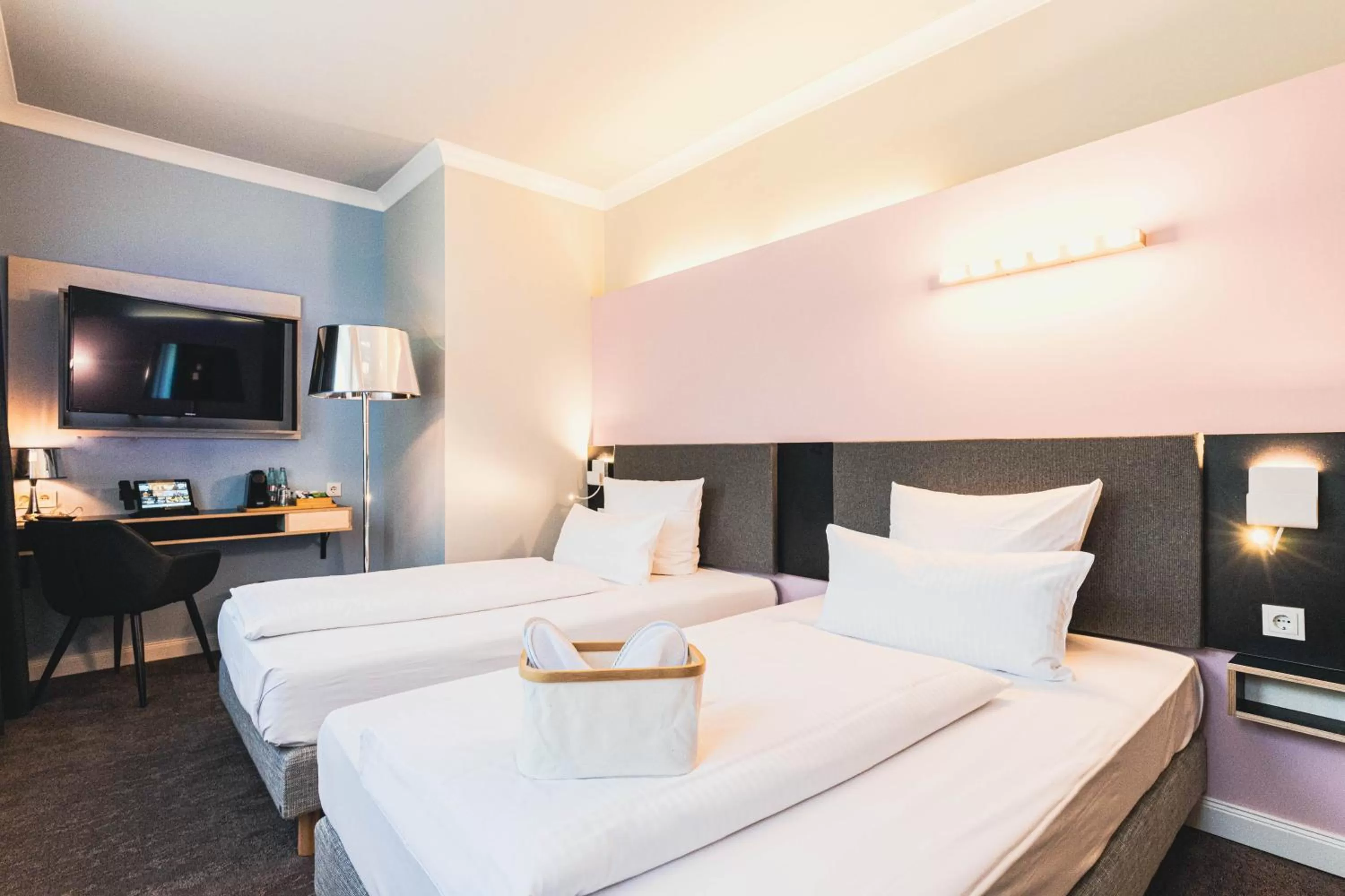 TV and multimedia, Bed in MountainPark | Event- und Tagungshotel