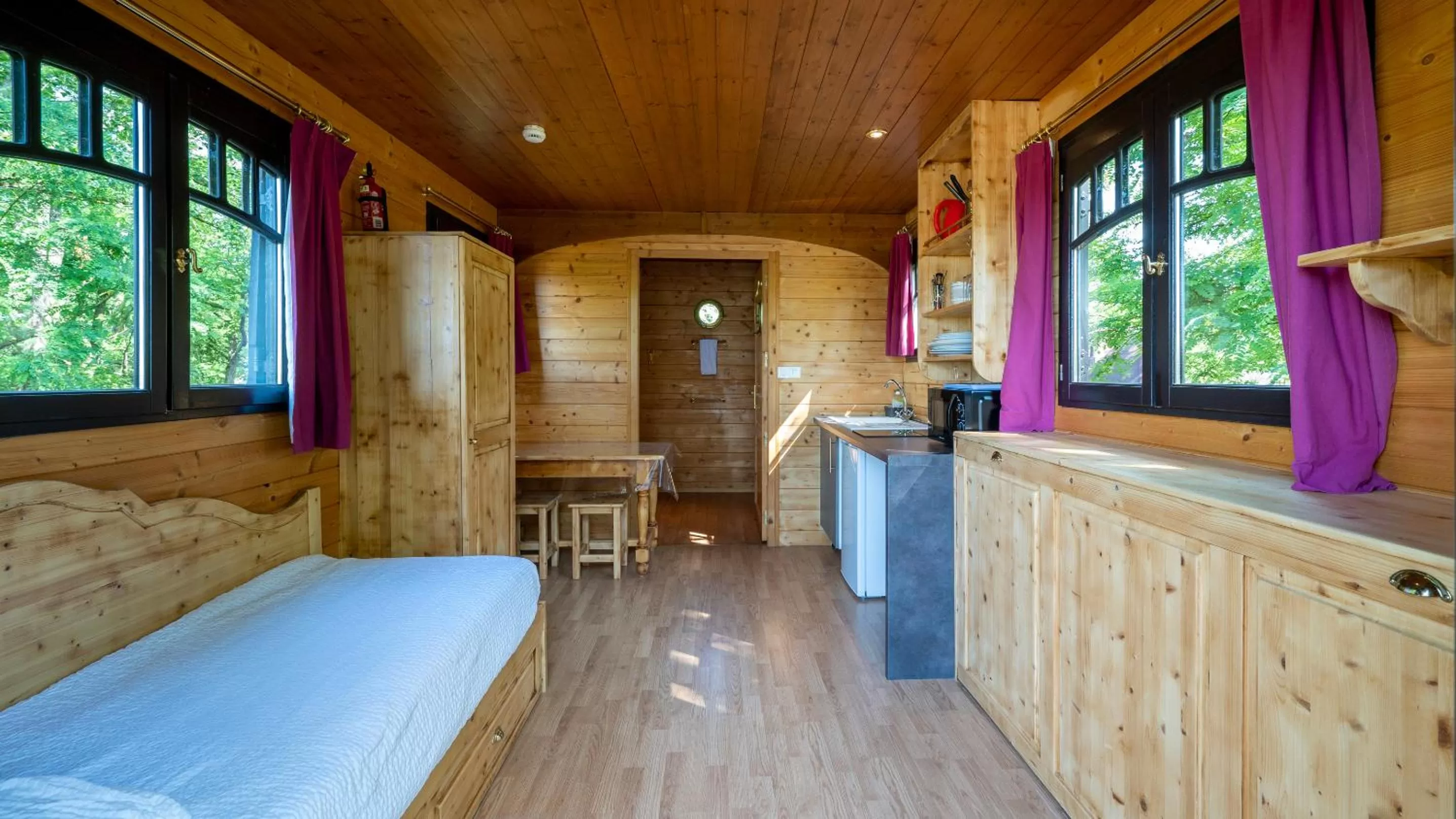 View (from property/room), Bed in Le Village de la Champagne - Slowmoov