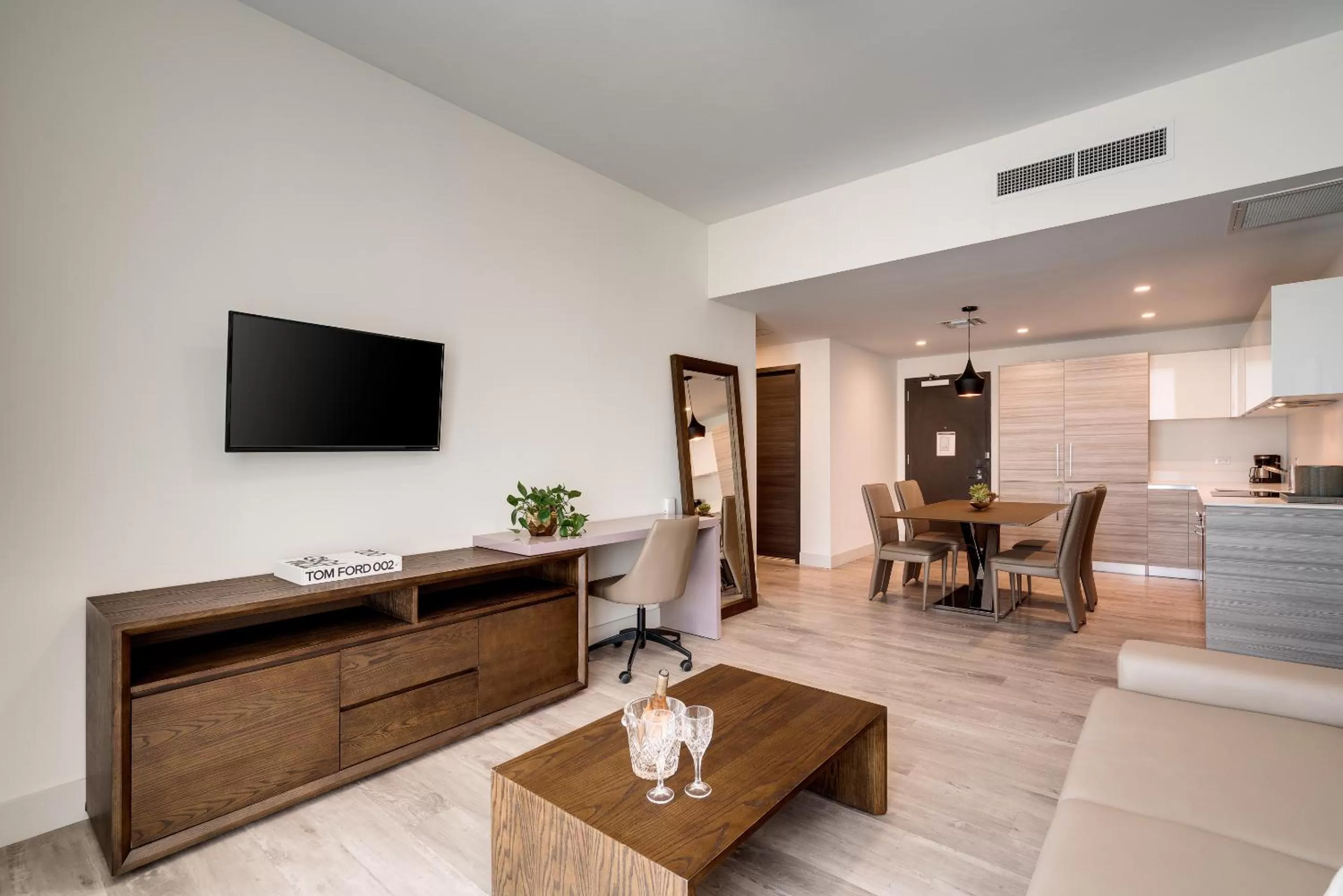 TV and multimedia in Costa Hollywood Beach Resort - An All Suite Hotel