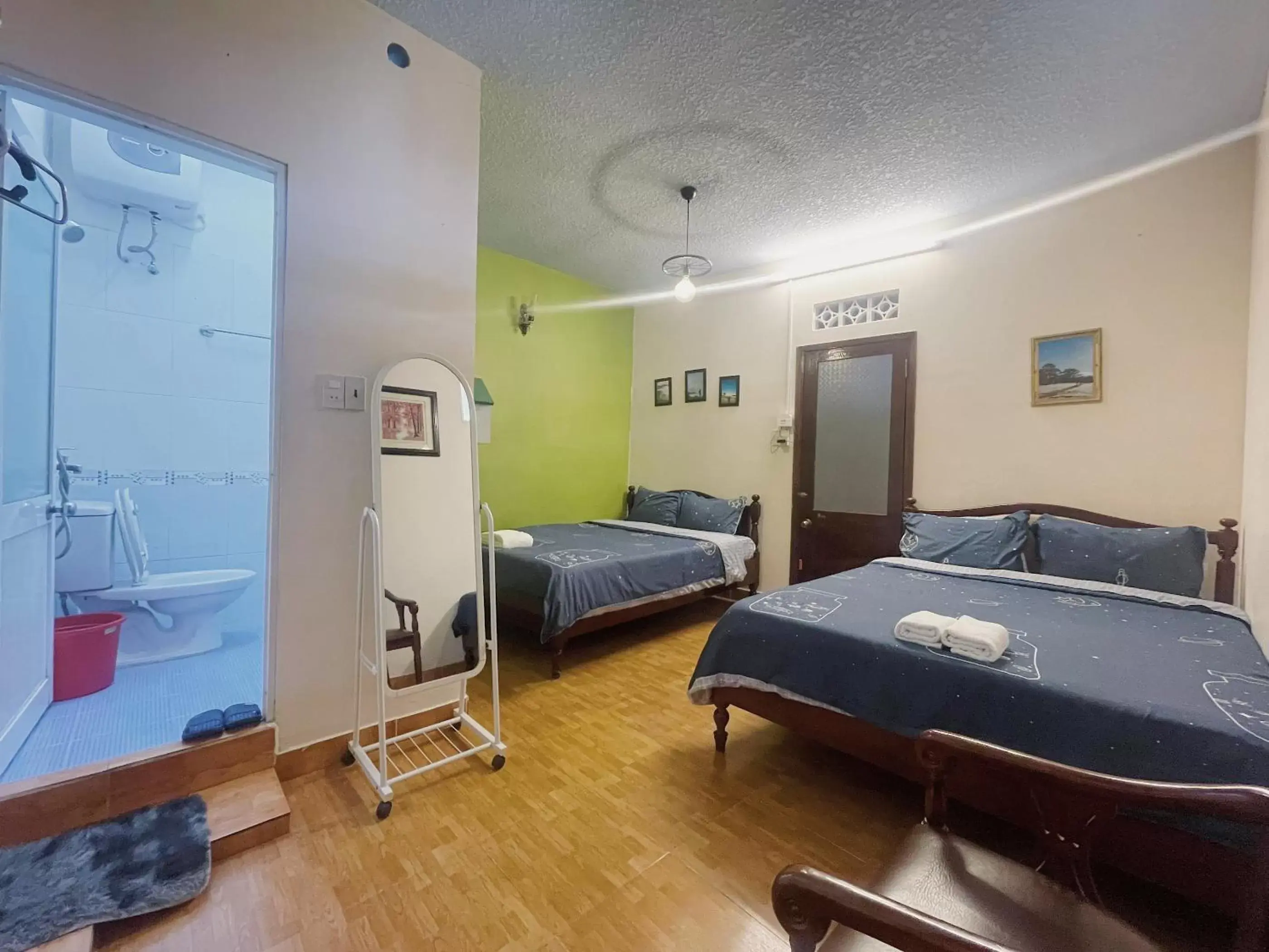 Quadruple Room with Private Bathroom in Anh Hào Hotel Quadruple Room with Private Bathroom in Anh Hào Hotel