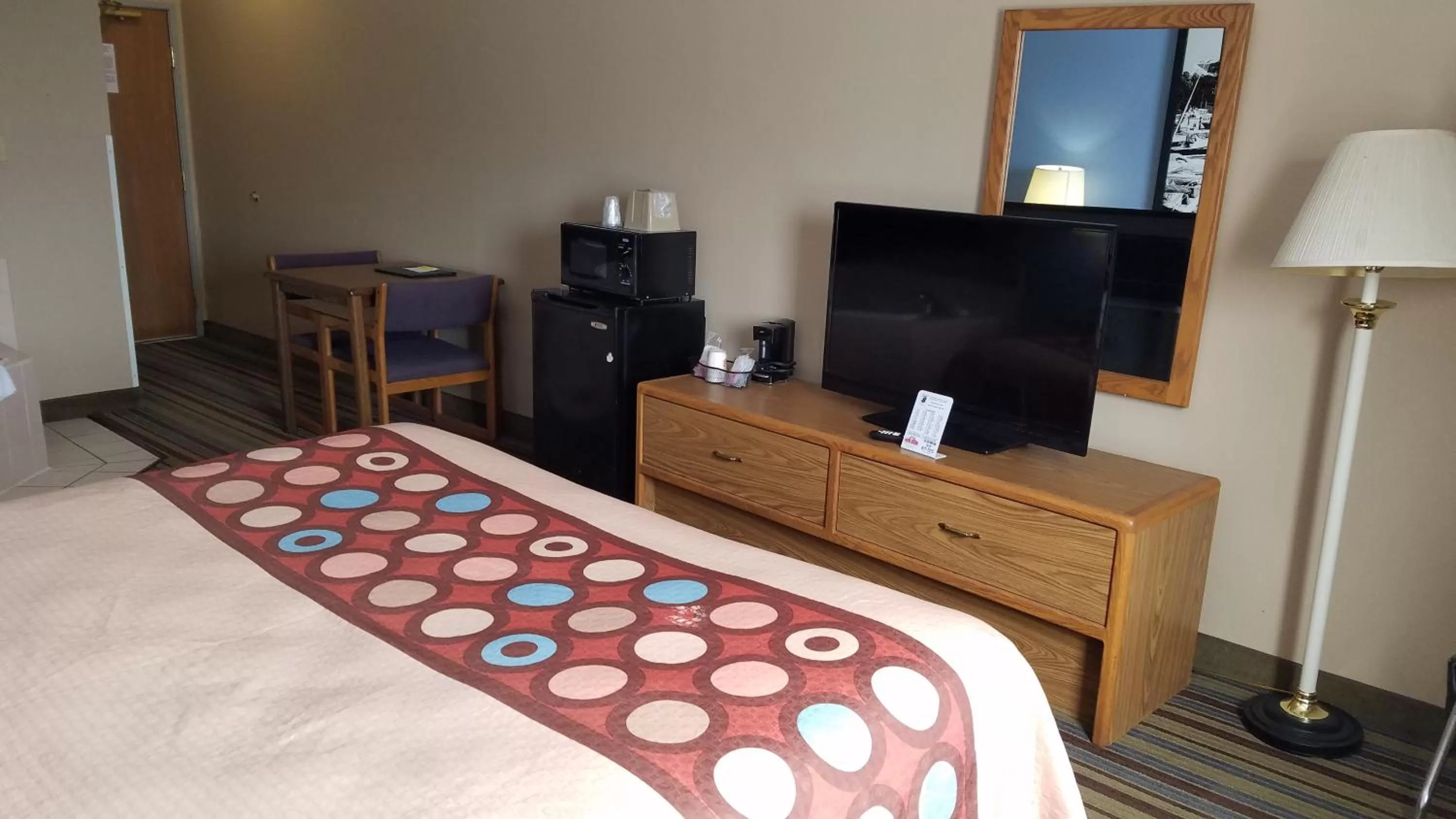 Bed in Super 8 by Wyndham Pontoon Beach IL/St. Louis MO Area
