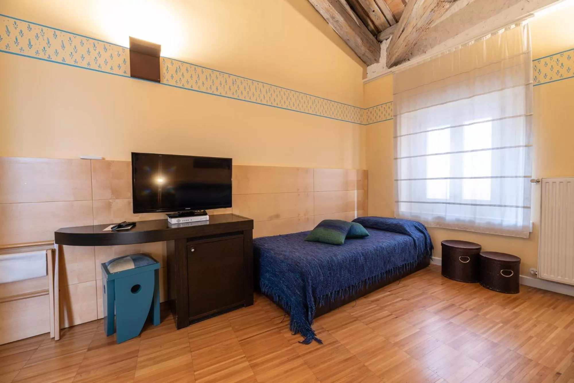 Bed in Hotel Suite Inn