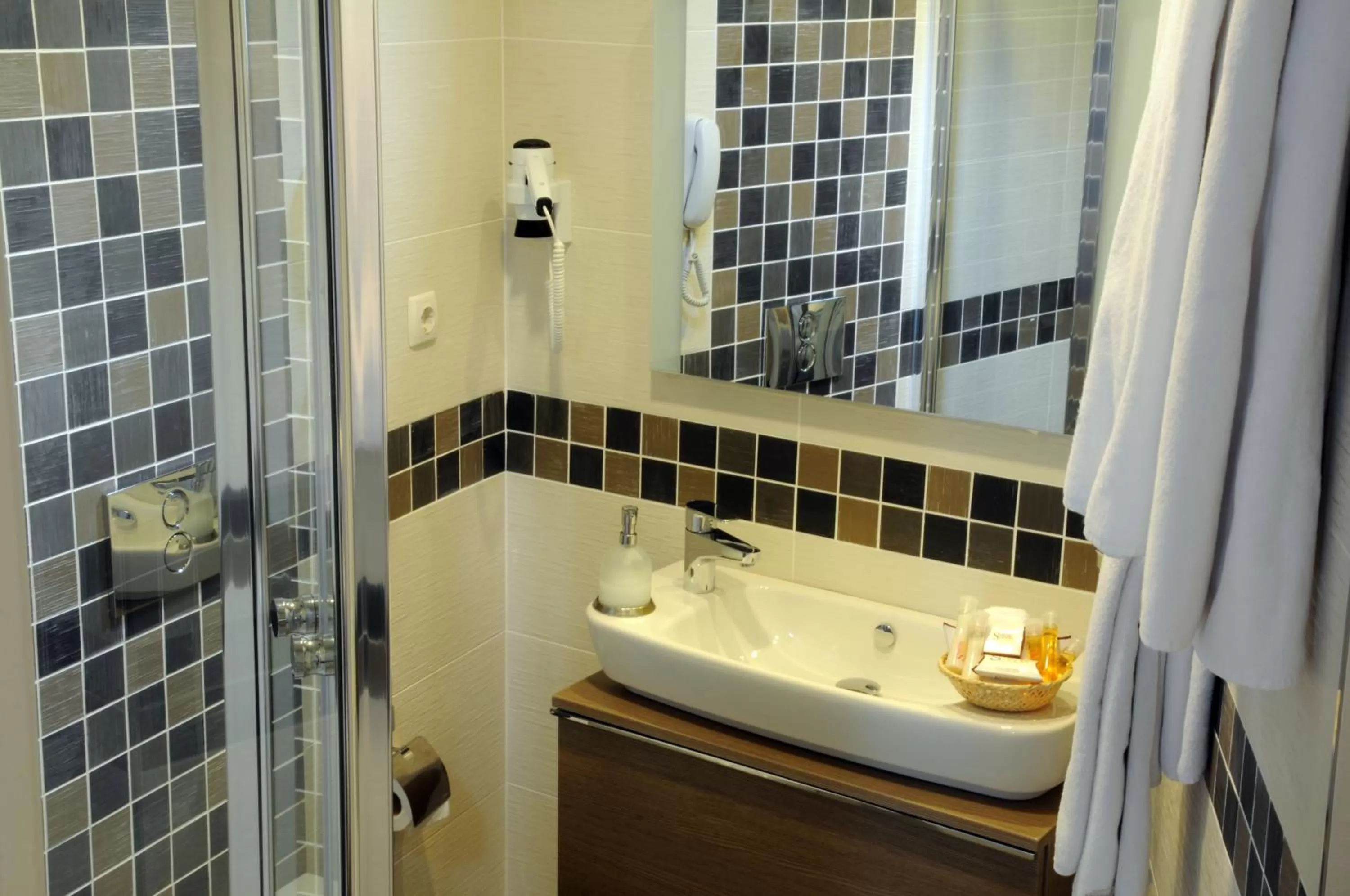 Bathroom in Sarnic Premier Hotel