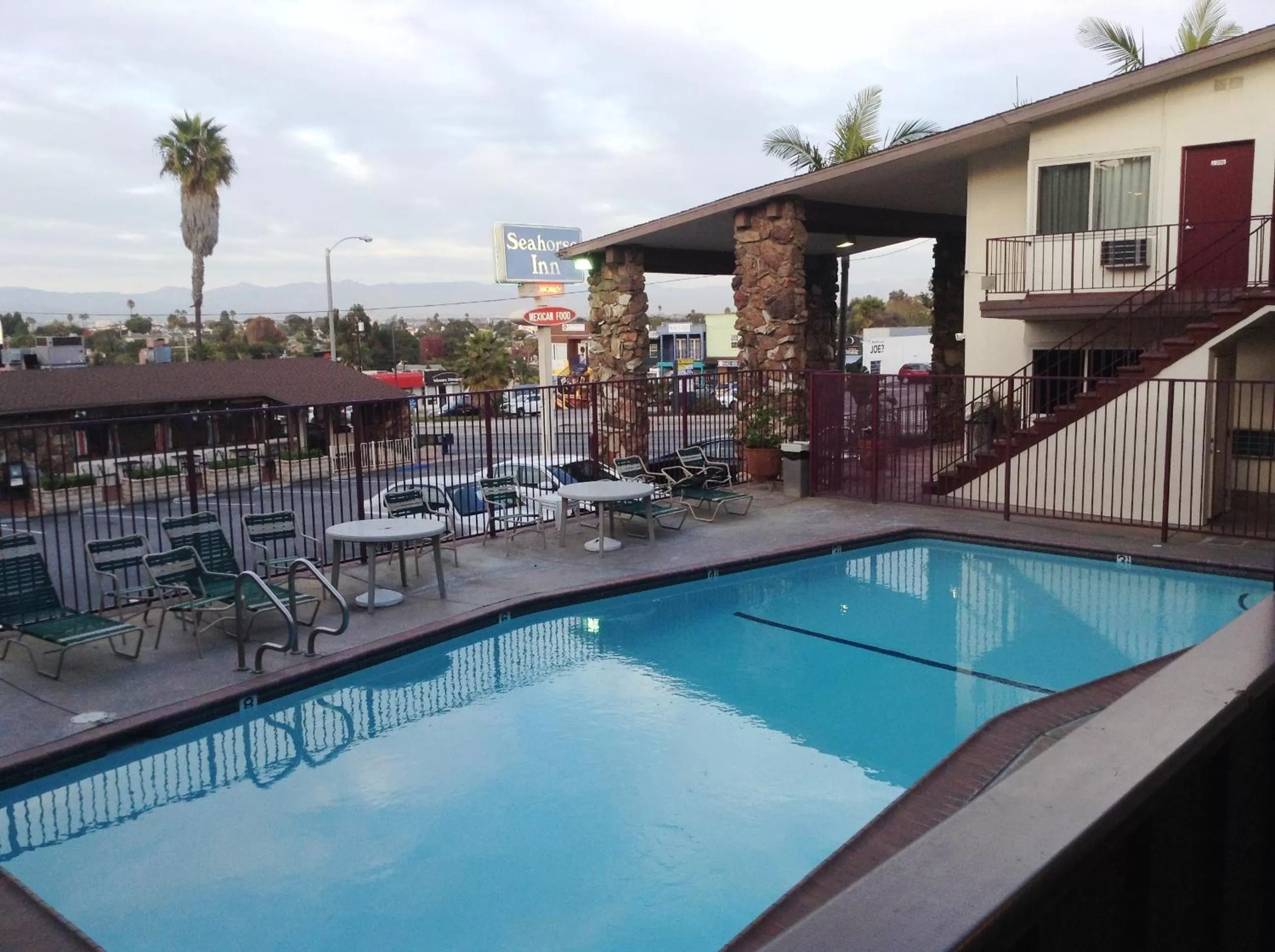 Swimming pool in Seahorse Inn Manhattan Beach - LAX
