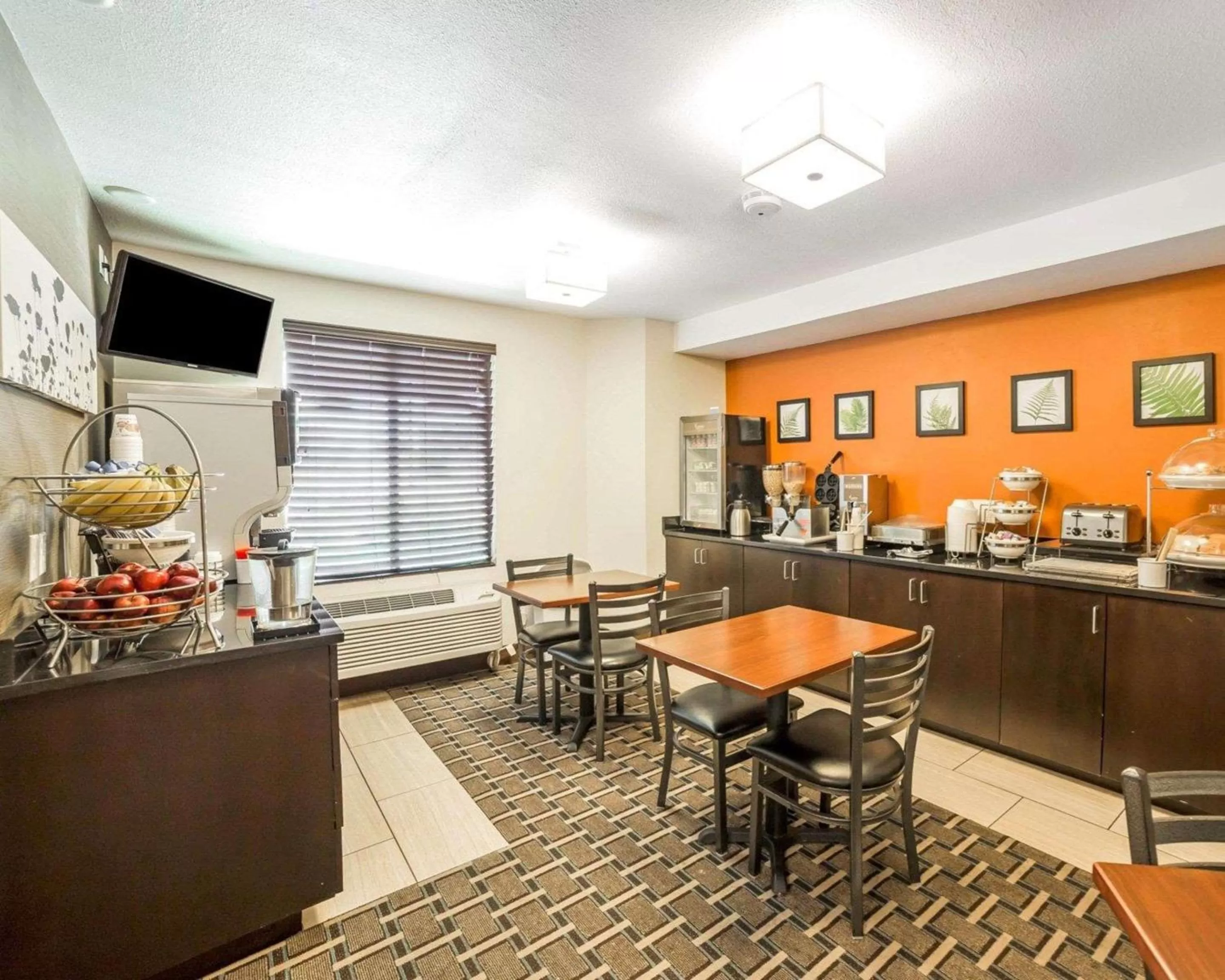 Restaurant/places to eat in Sleep Inn South Jordan-Sandy