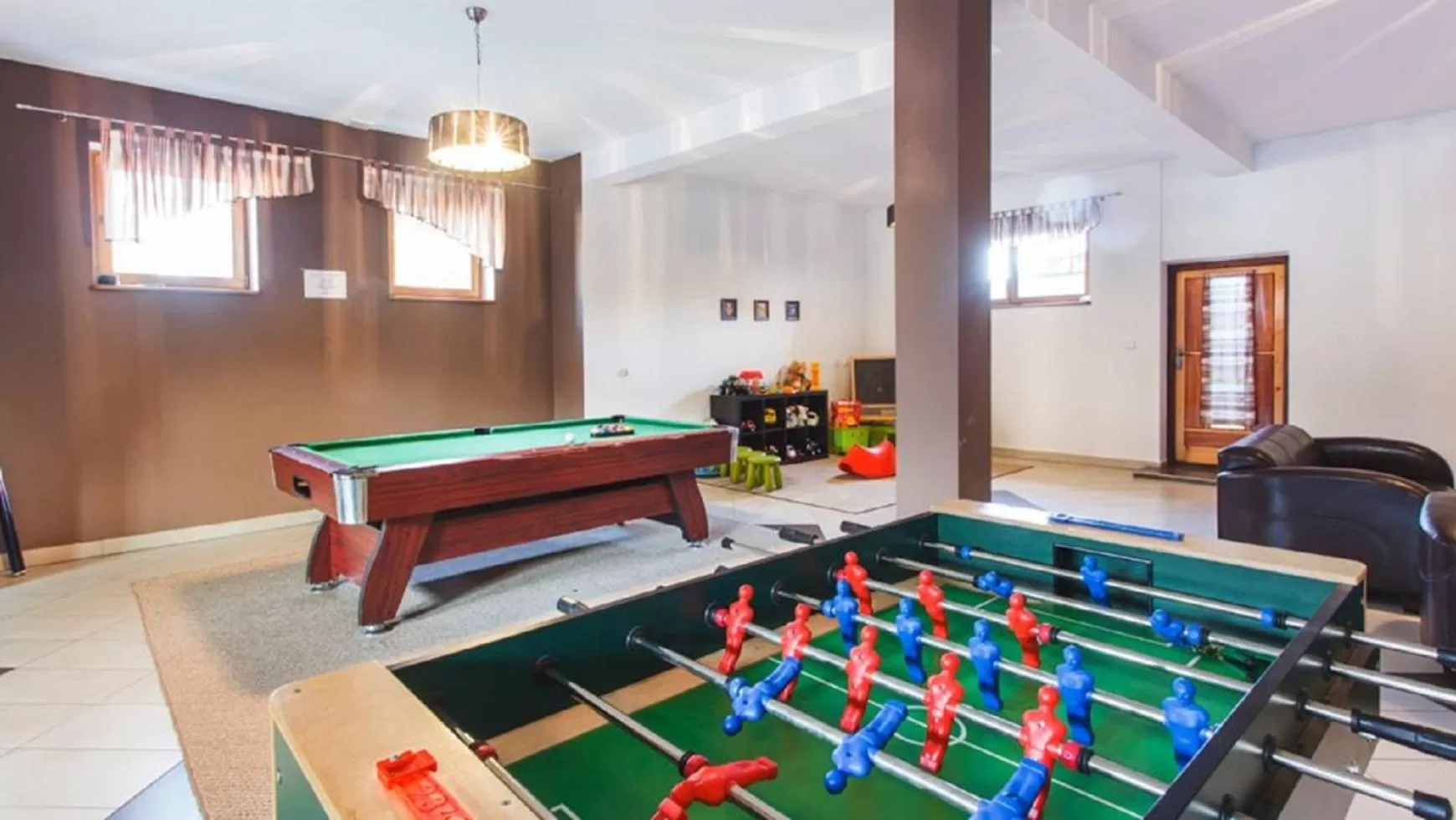 Activities, Billiards in Chata u Bronka