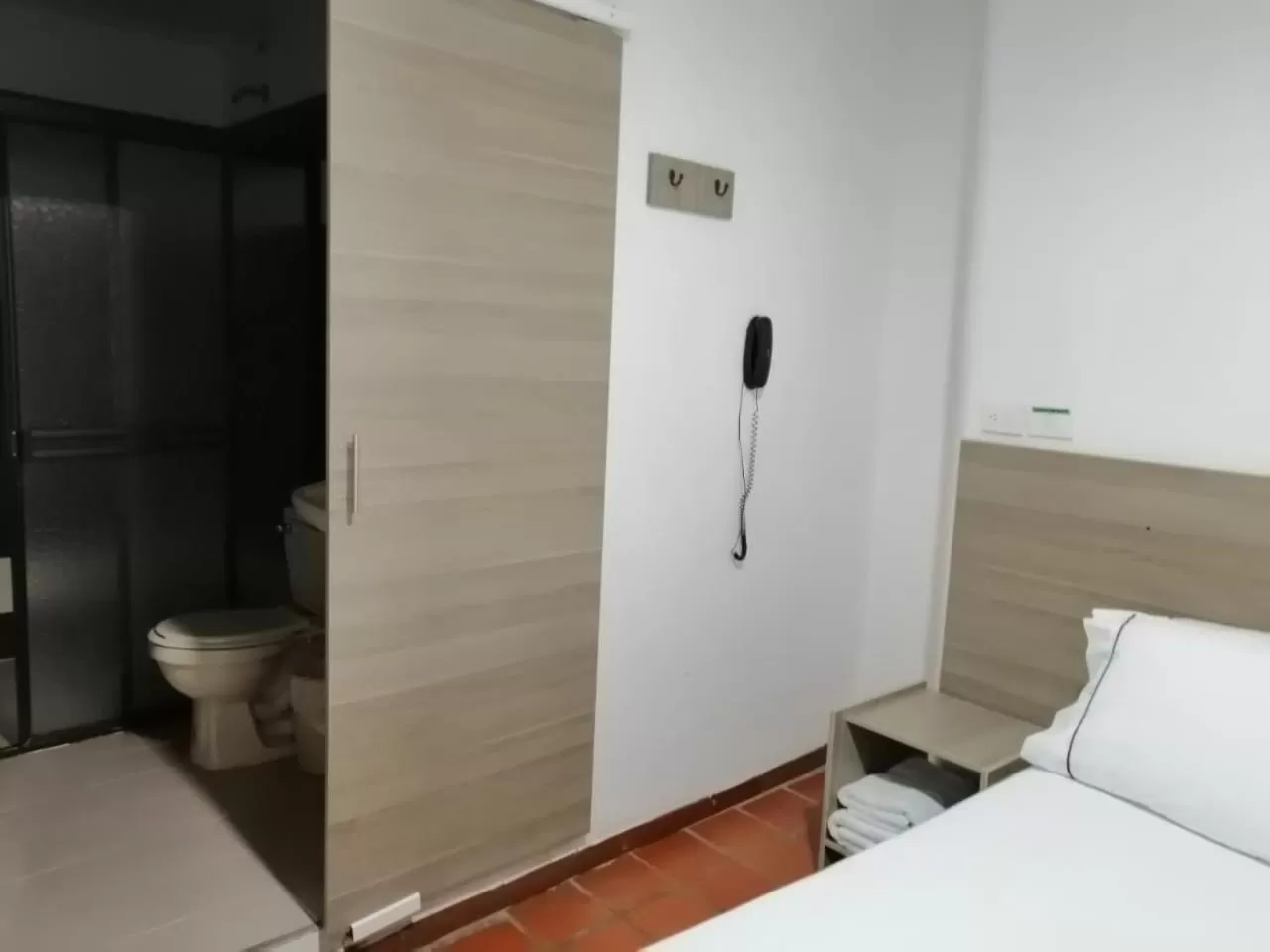 Bed, Bathroom in Hotel 42 Avenida