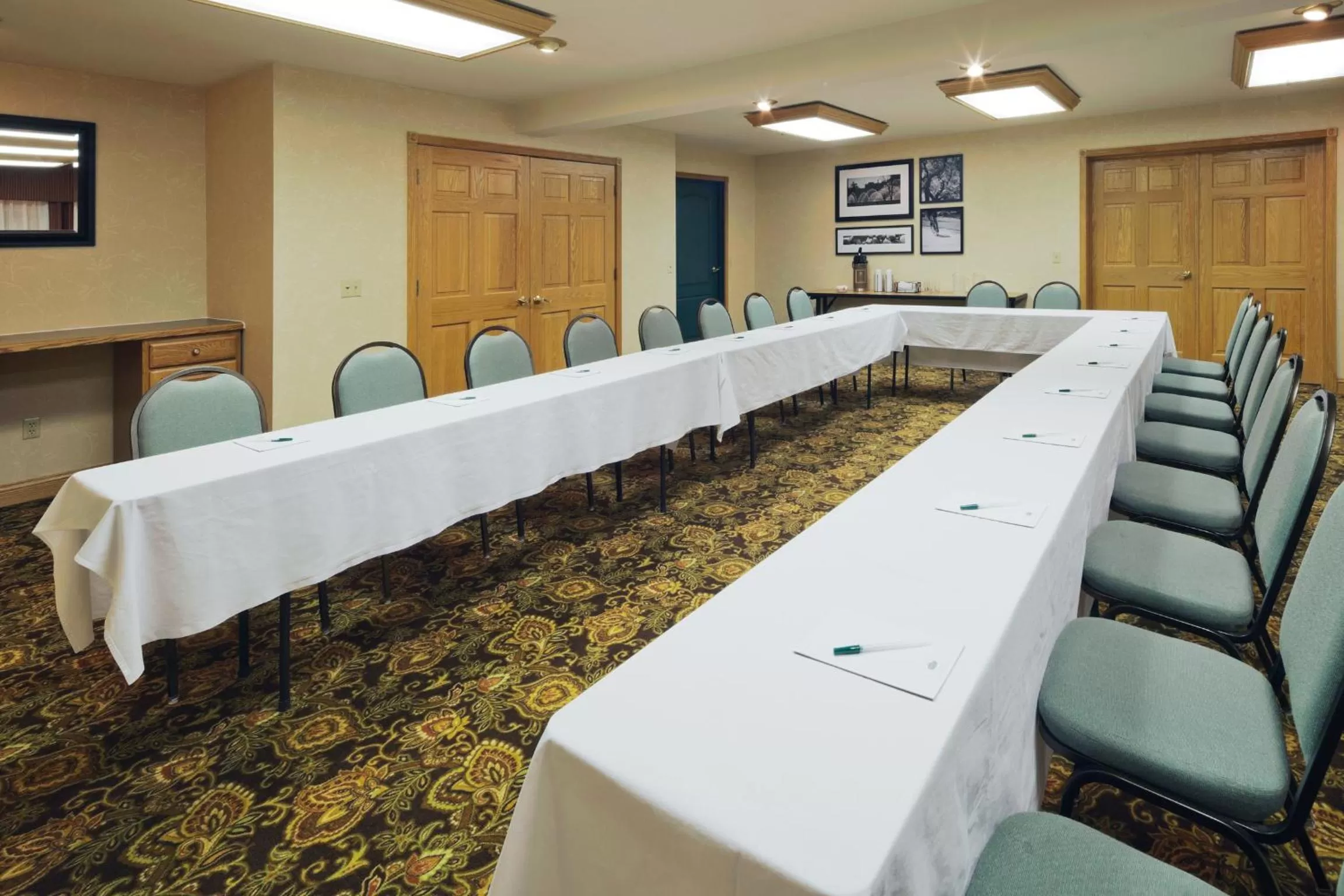 Meeting/conference room in Country Inn & Suites by Radisson Kenosha - Pleasant Prairie