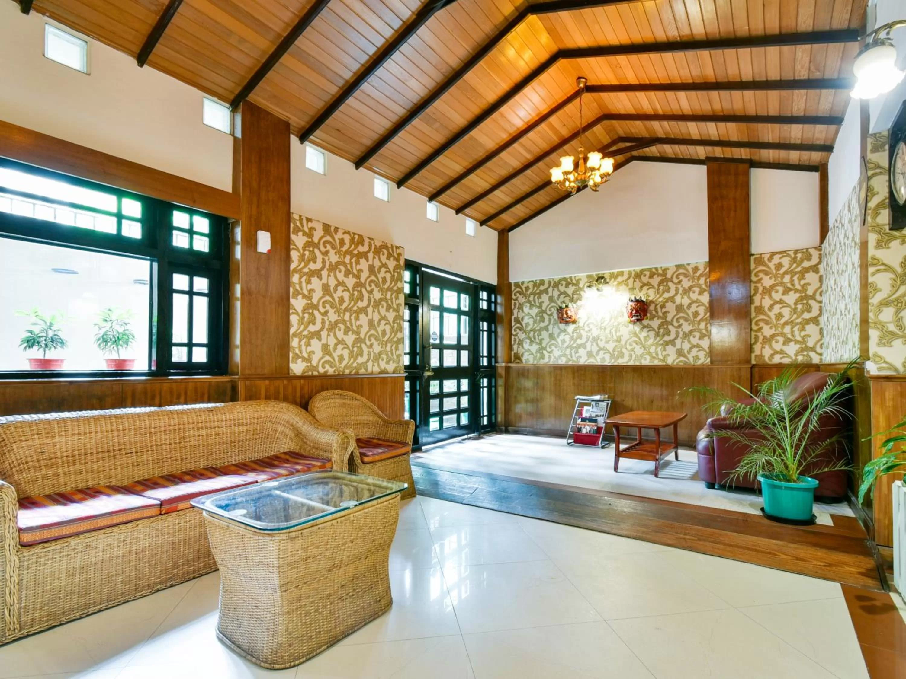 Lobby or reception, Swimming Pool in Muscatel Delamare - 200 Mts from MG Marg