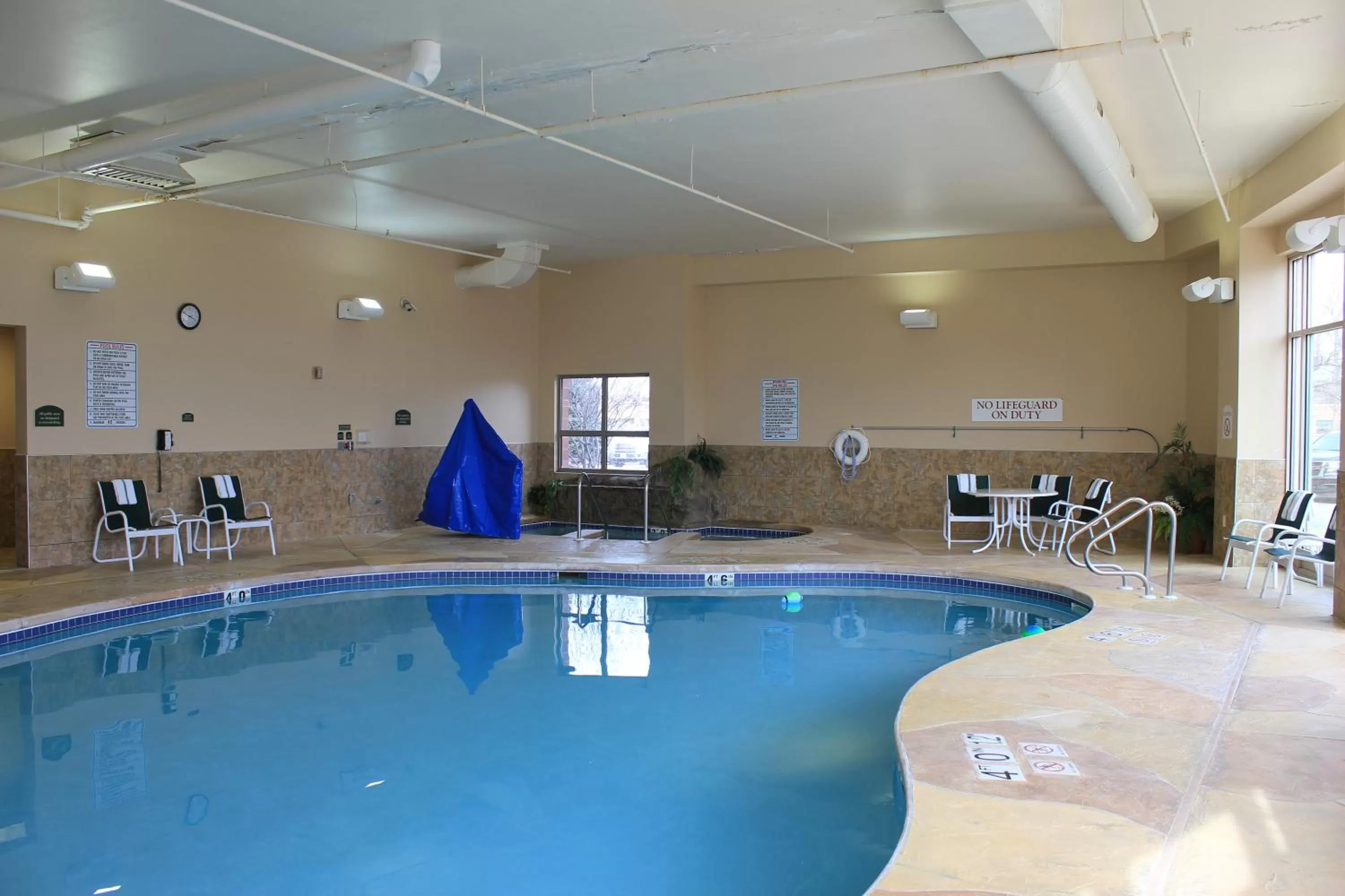 Swimming pool in Holiday Inn Madison at The American Center by IHG