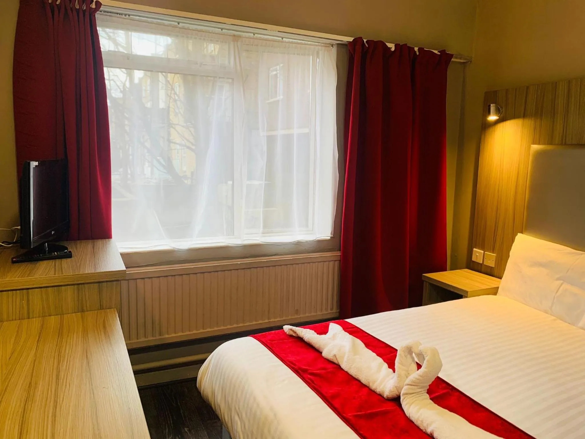 Bedroom, Bed in Hotel Lily