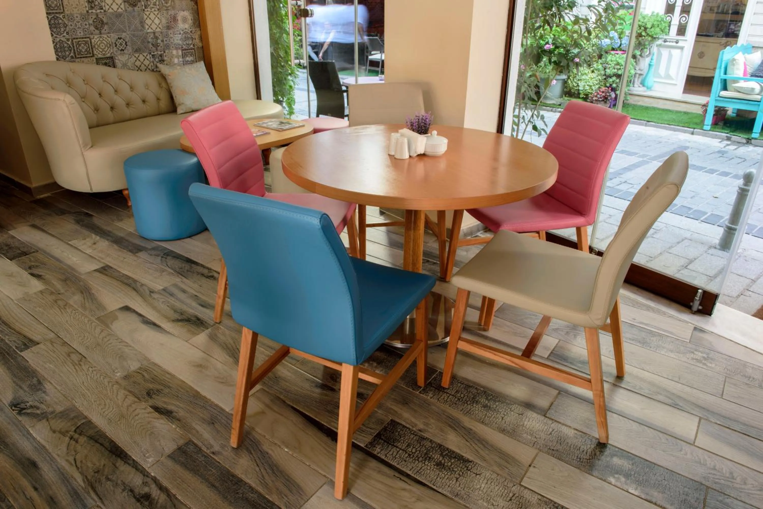 Seating area in Tayahatun Hotel