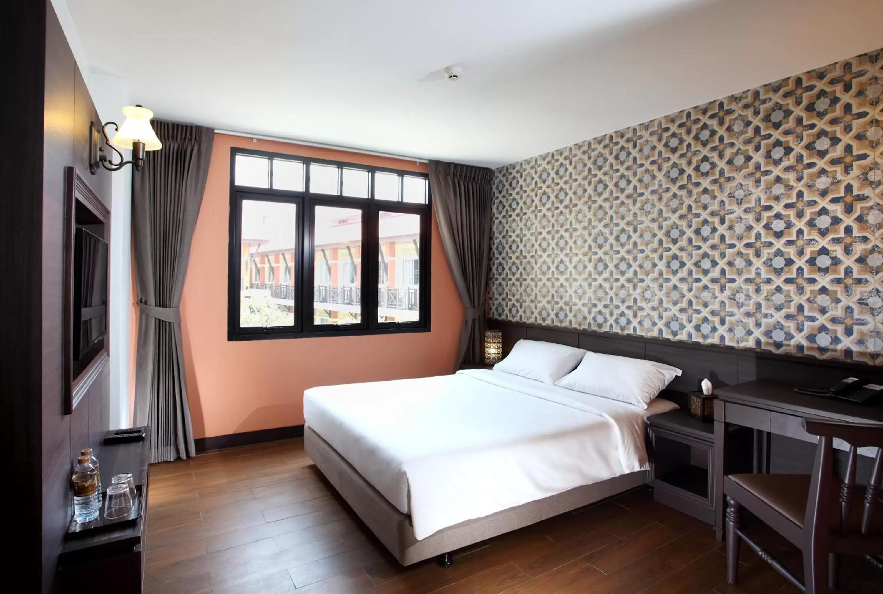 Premier Double Room in Rambuttri Village Plaza Premier Double Room in Rambuttri Village Plaza
