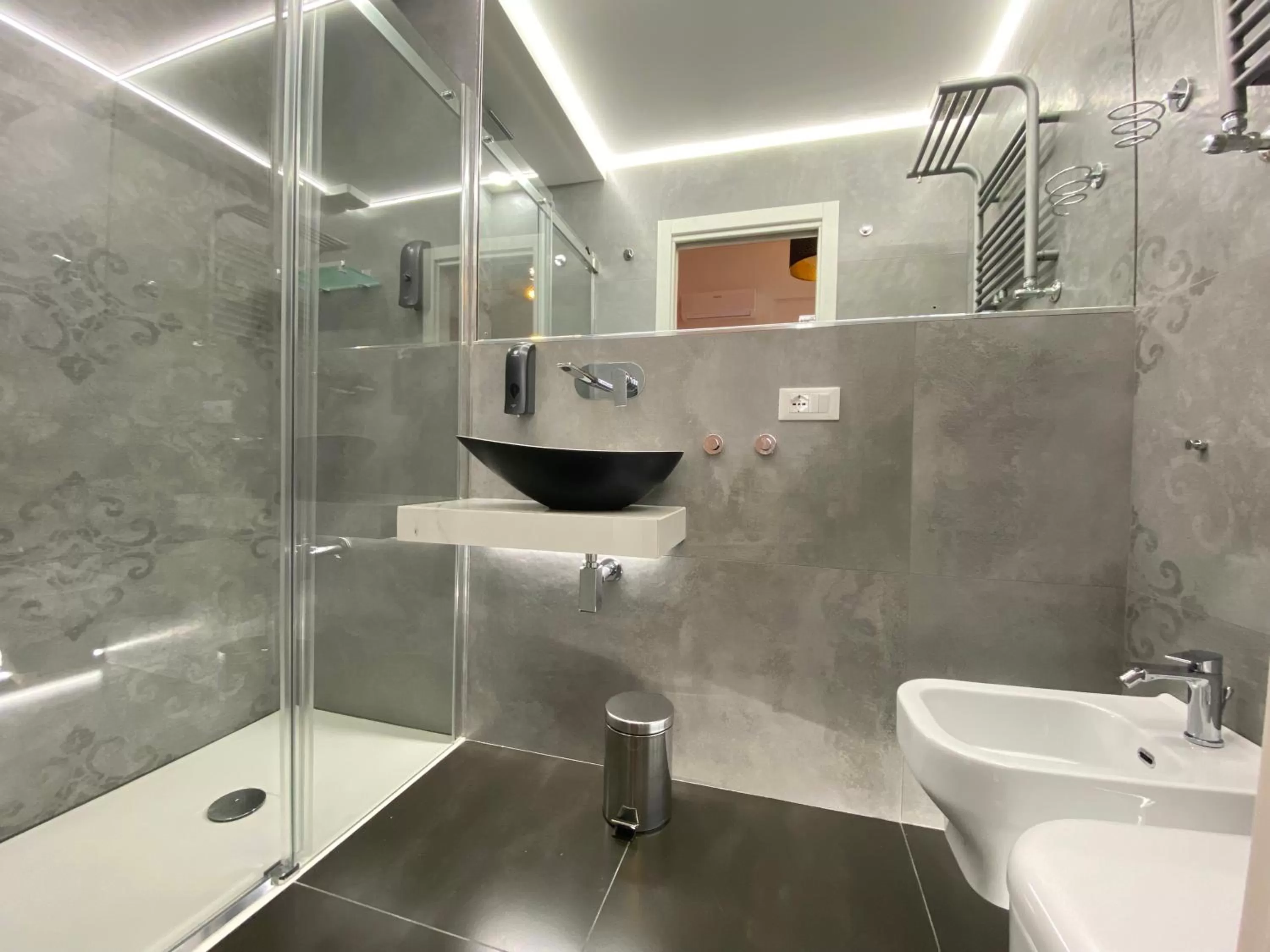 Shower in Casa Granatelli