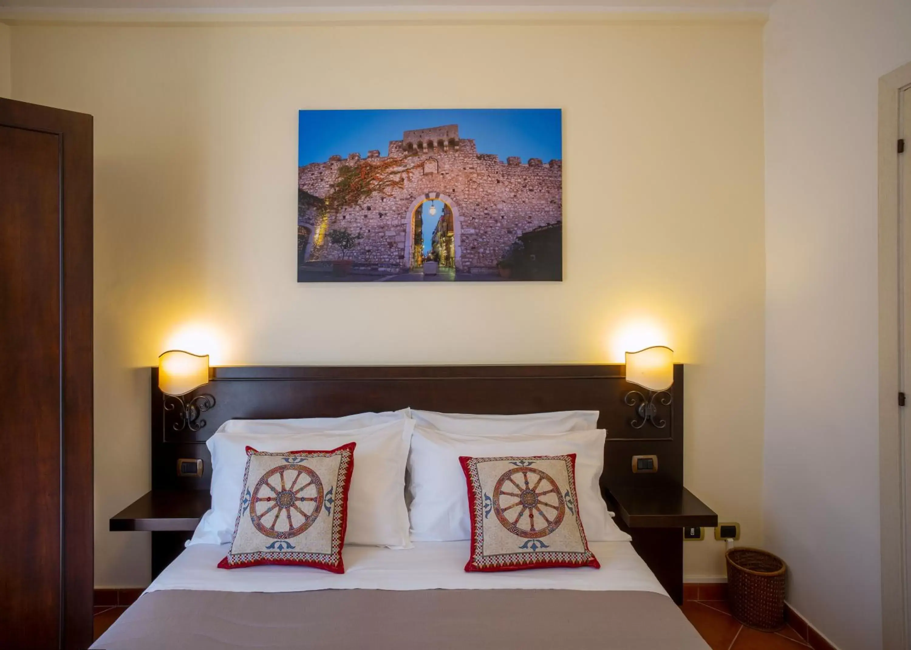 Comfort Triple Room with Shower in B&B RE TANCREDI Comfort Triple Room with Shower in B&B RE TANCREDI