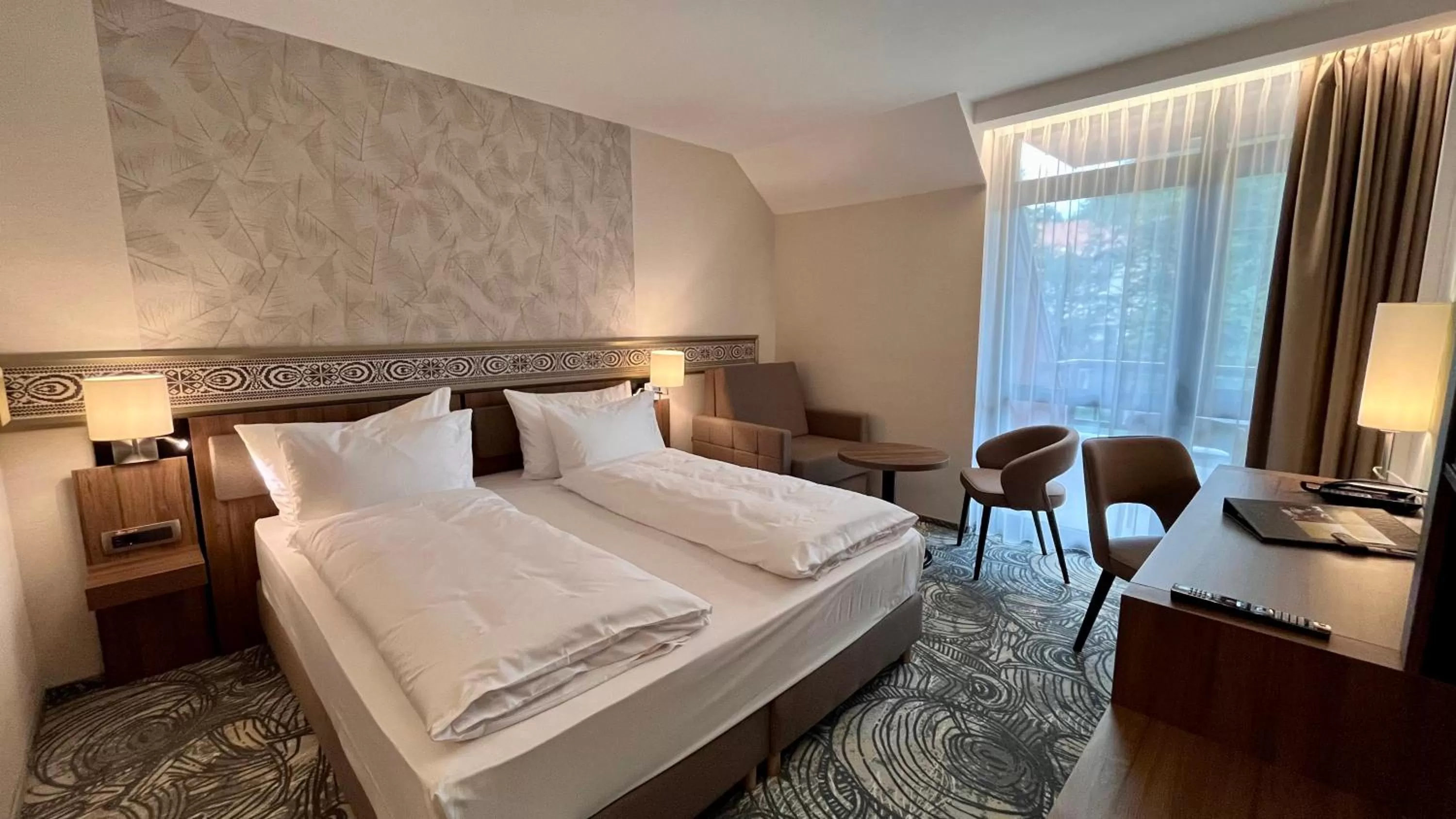 Photo of the whole room, Bed in HOTEL CRYSTAL WELLNESS & SPA superior