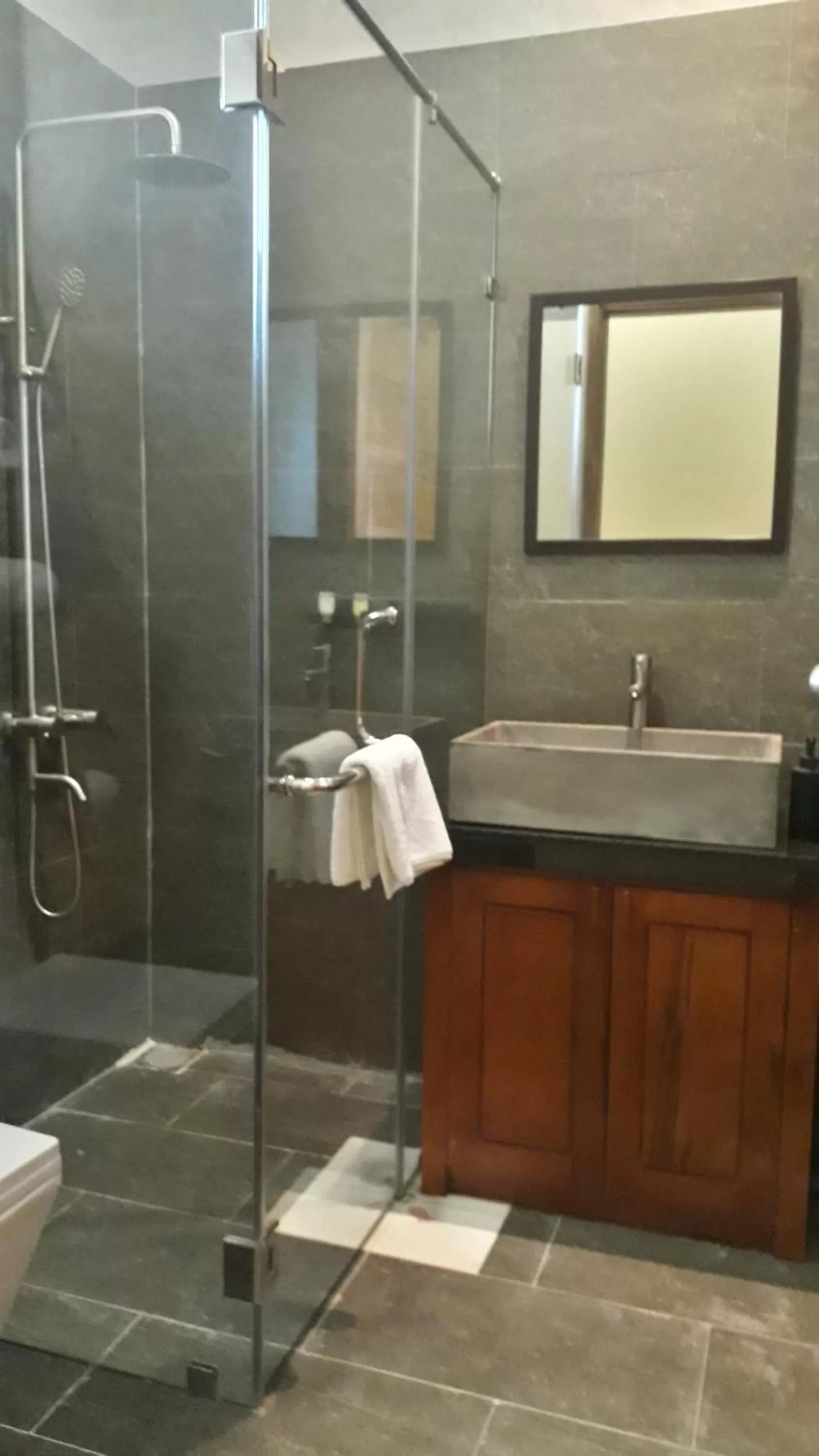 Bathroom in Pink Tulip Hoi An