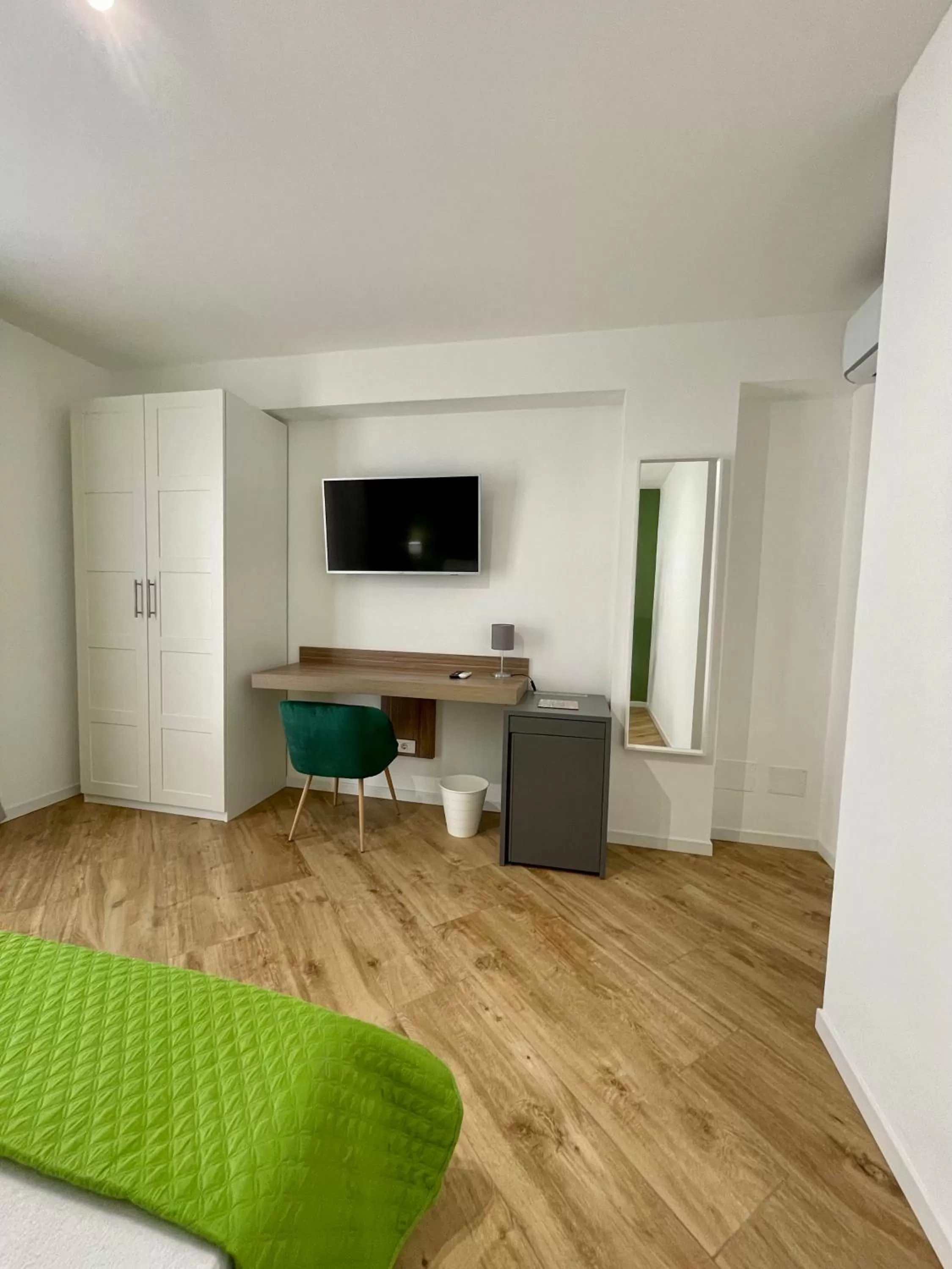 TV and multimedia in ALBARIA ROOMS-APARTMENTS