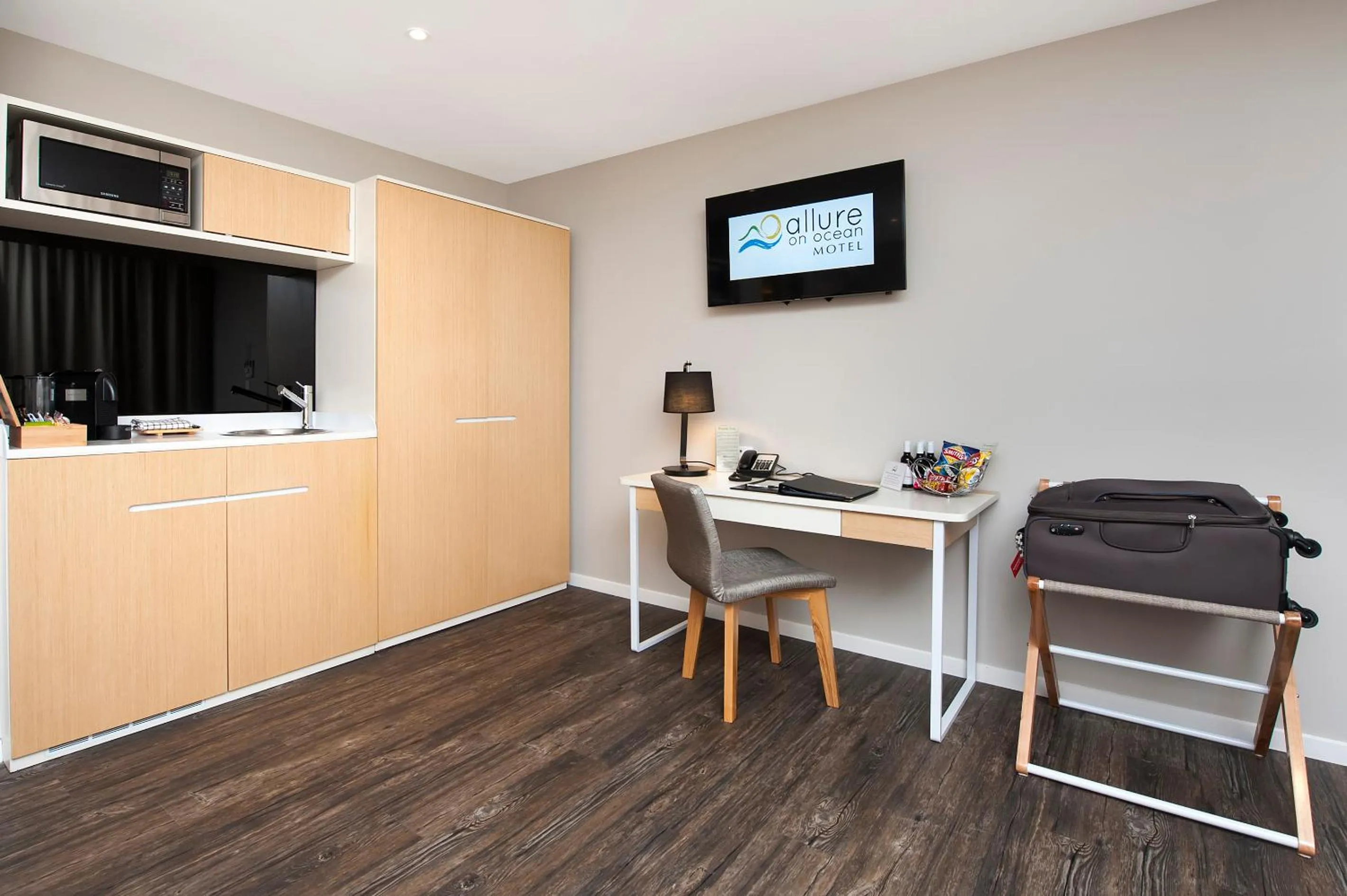 TV and multimedia in Allure On Ocean Motel - Mollymook Beach