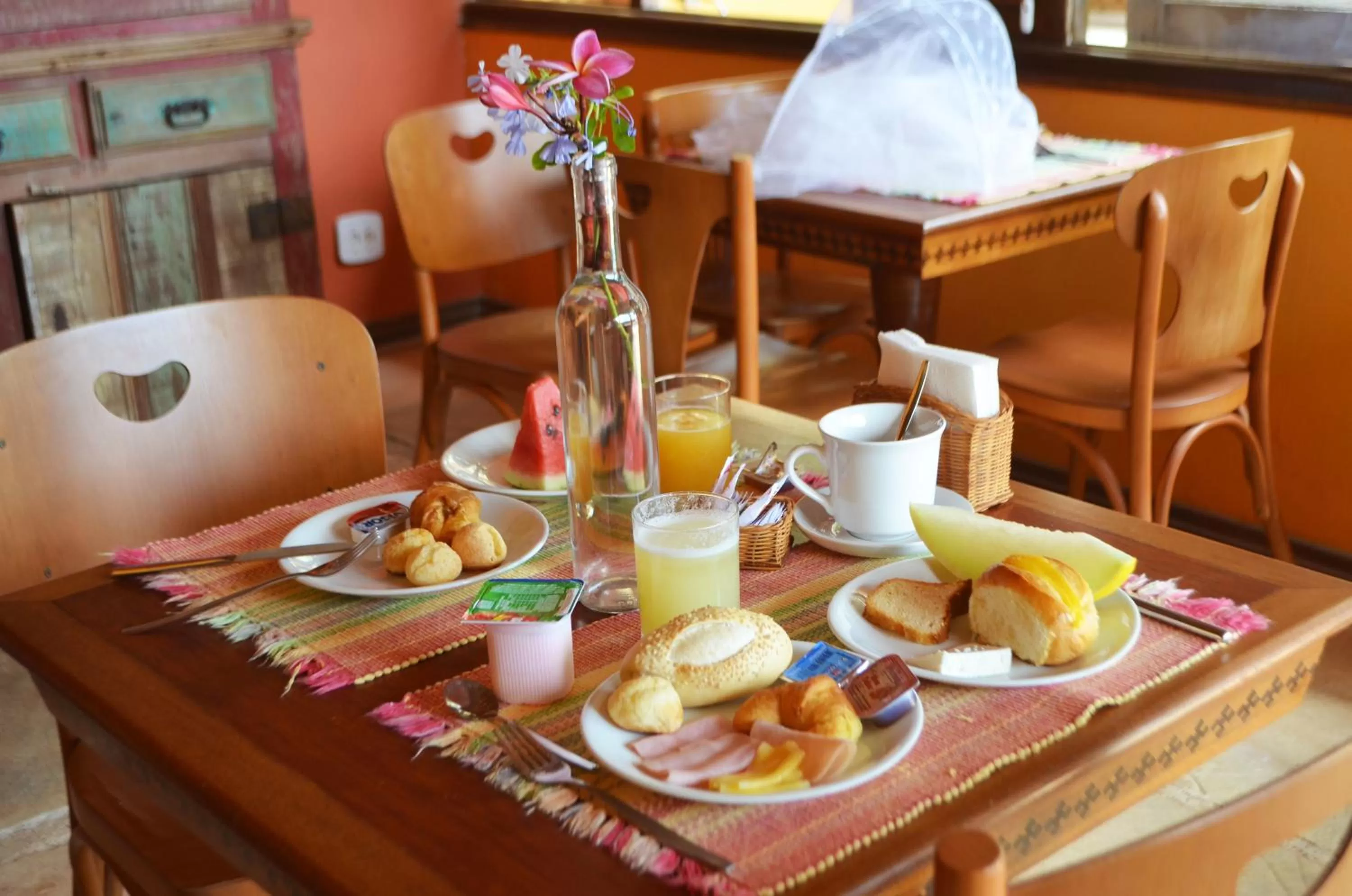 Restaurant/places to eat in Pousada Akaroa