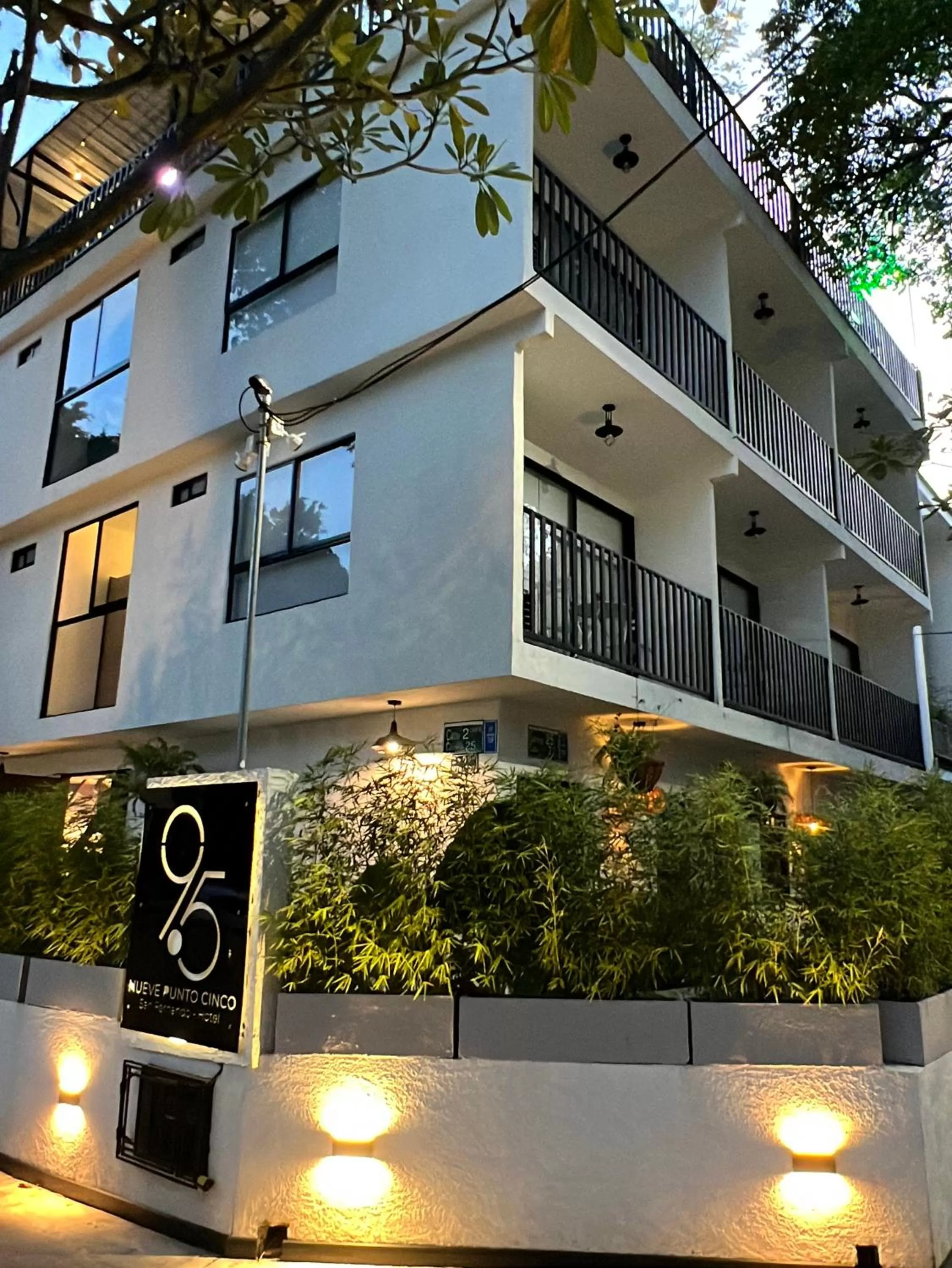 Property Building in HOTEL 9.5 SAN FERNANDO