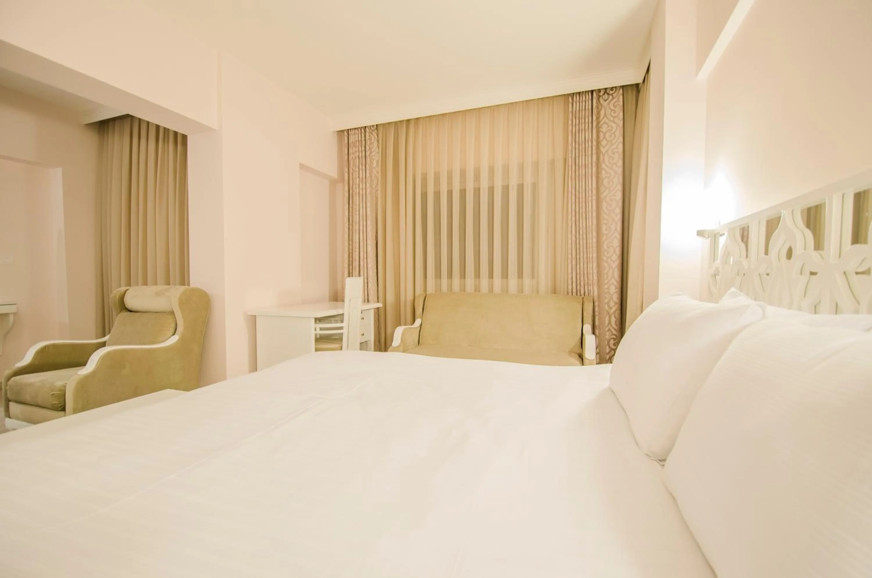 Photo of the whole room, Bed in Cimenoglu Hotel