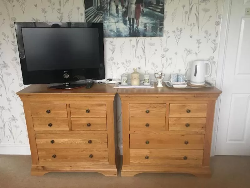 TV/Entertainment Center in Minook