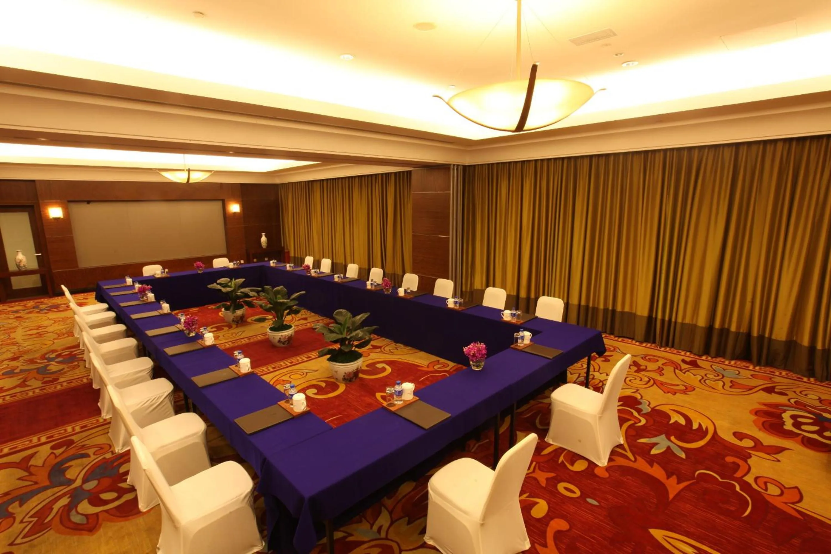 Business facilities in Green Lake Hotel