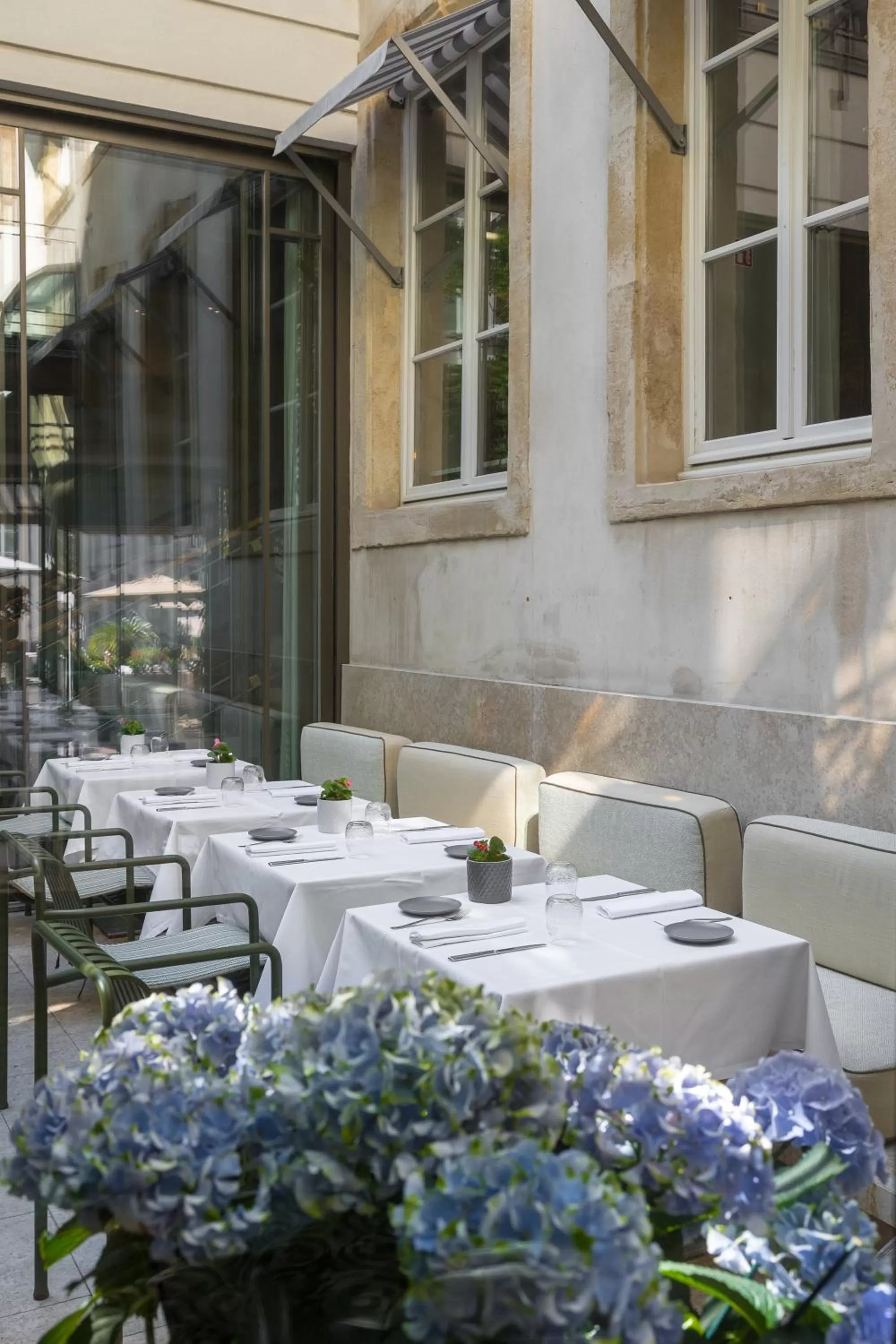 Restaurant/places to eat in Hotel Le Place d'Armes - Relais & Châteaux