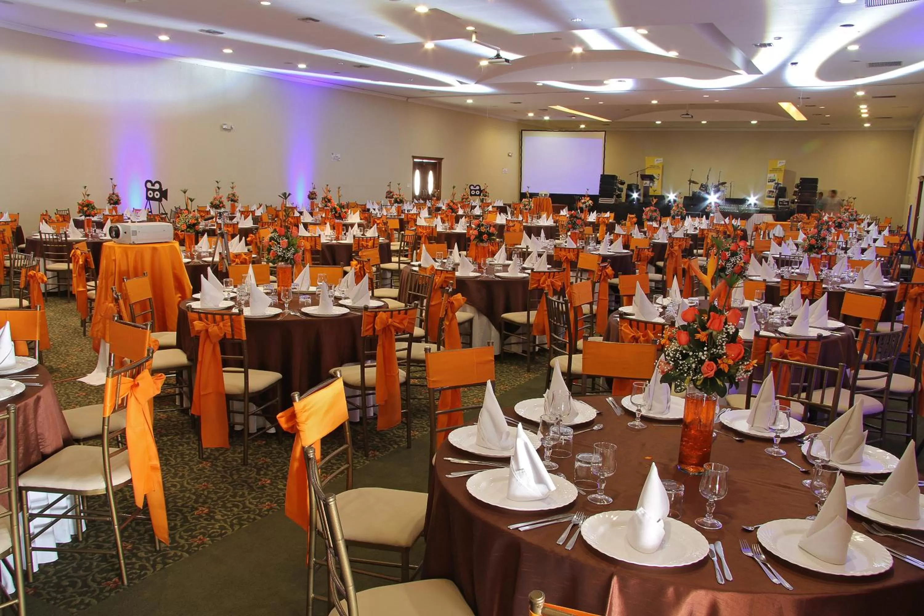 Lounge or bar, Restaurant/Places to Eat in Hotel Ajavi