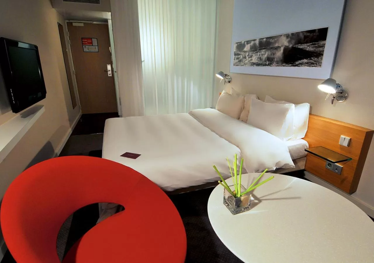 Photo of the whole room, Bed in Mercure Nantes Centre Gare