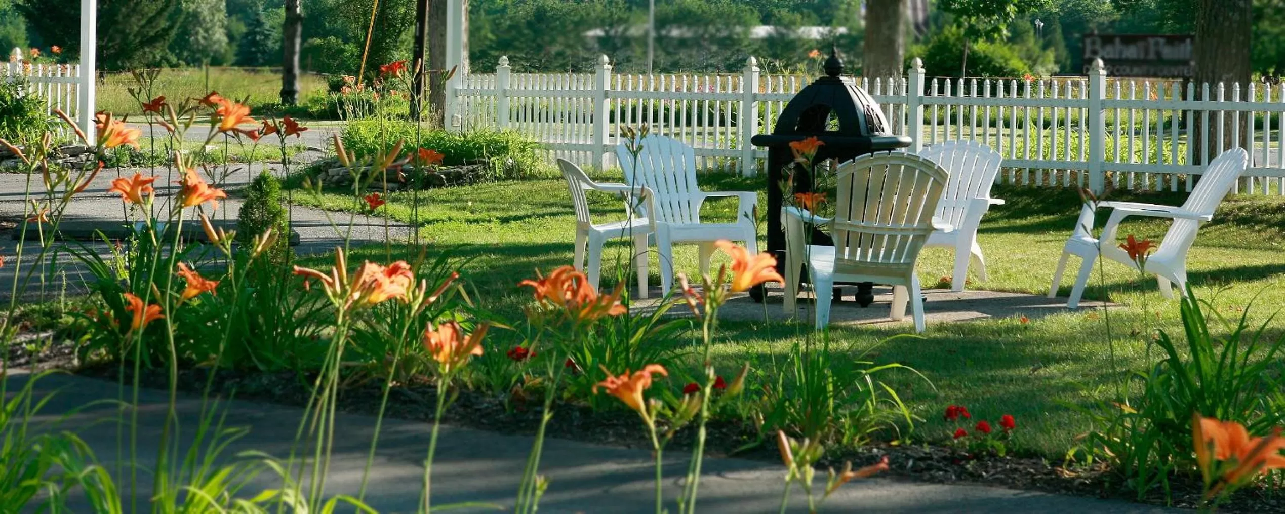 Evening entertainment in Peninsula Park-View Resort