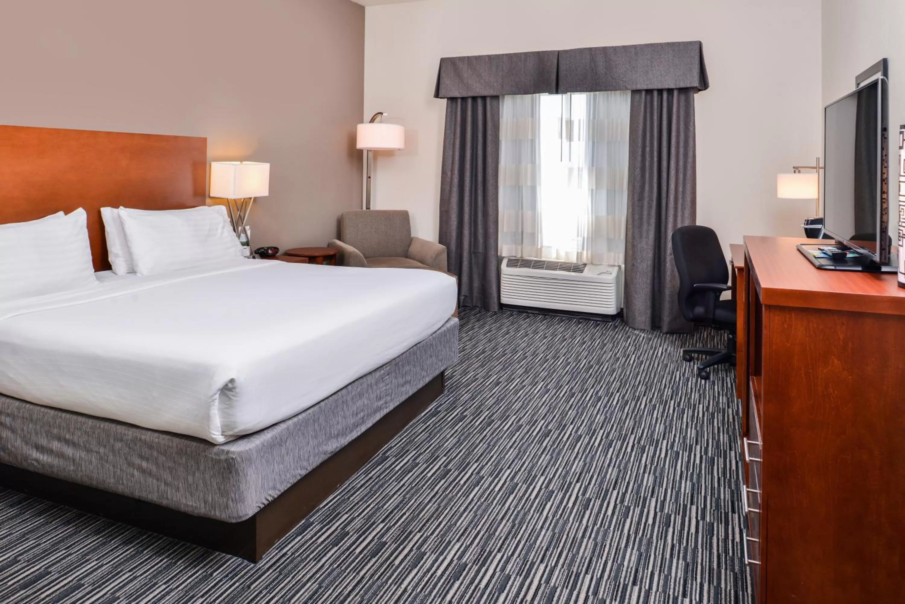 King Room - Disability Access/Hearing Accessible in Holiday Inn Express Hotel & Suites York, an IHG Hotel