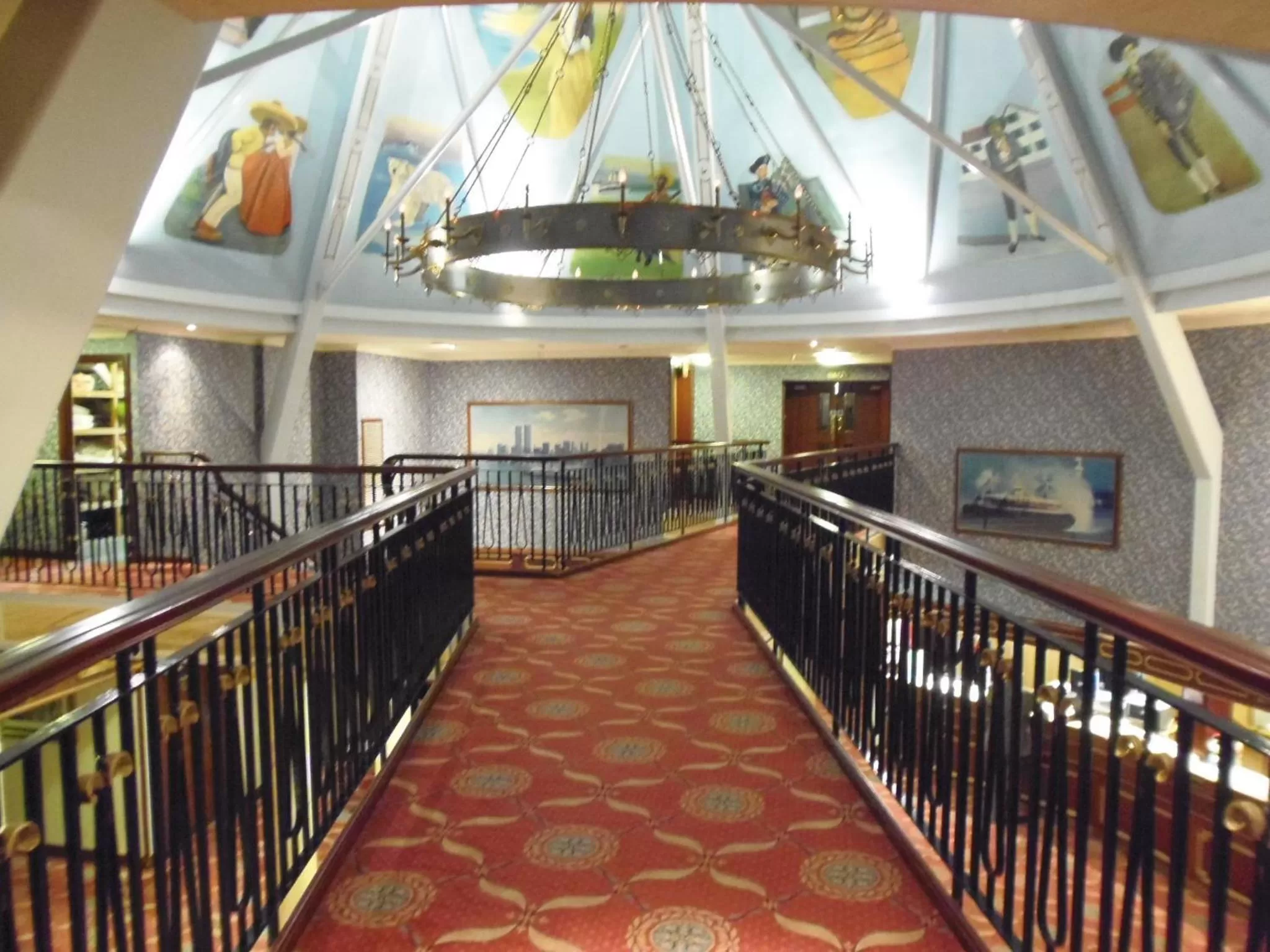 Decorative detail in Lakeside International Hotel